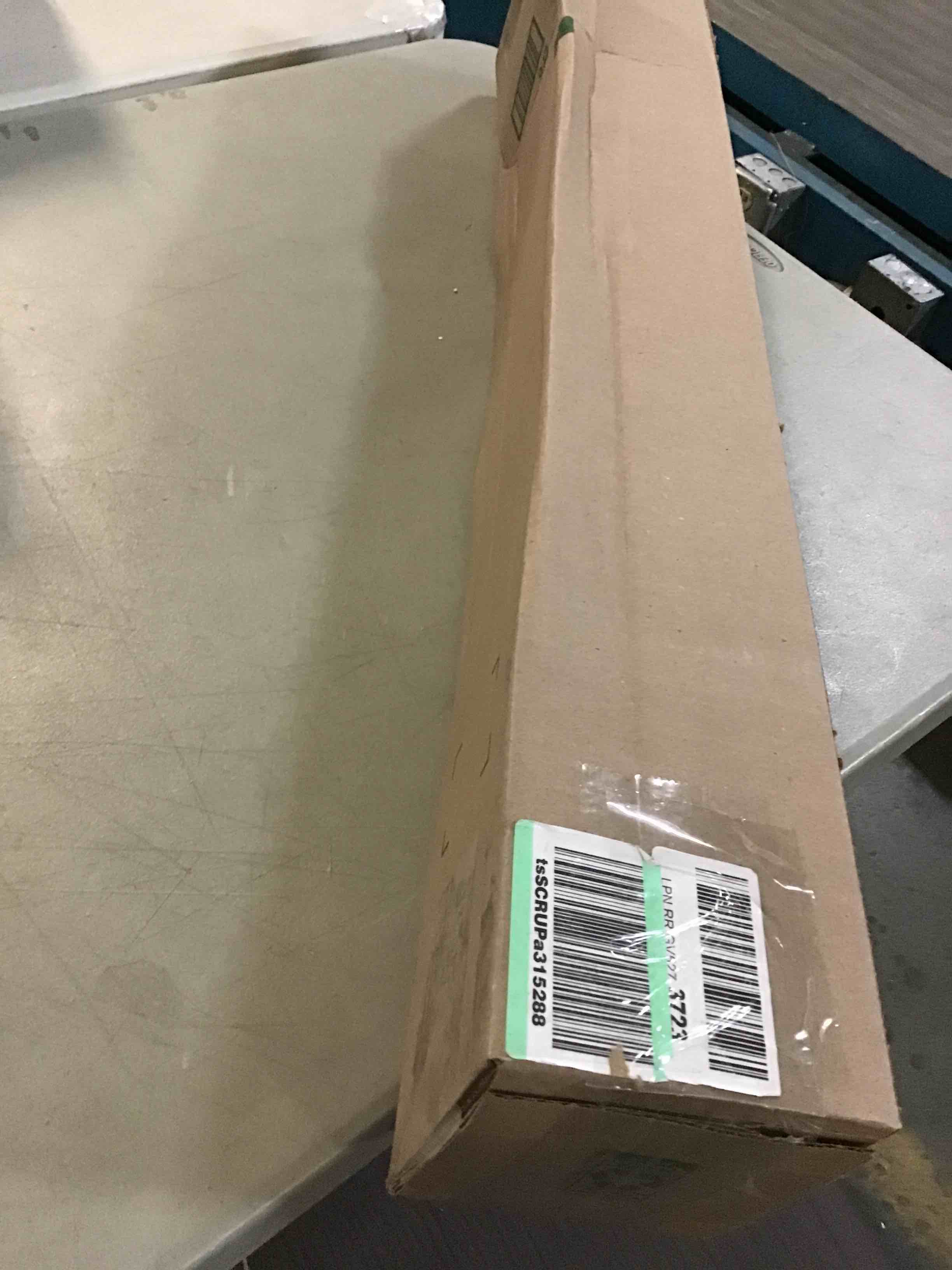 https://s3.amazonaws.com/lotting-images-prod/bidfta/RED5572195_1698670748622.jpeg