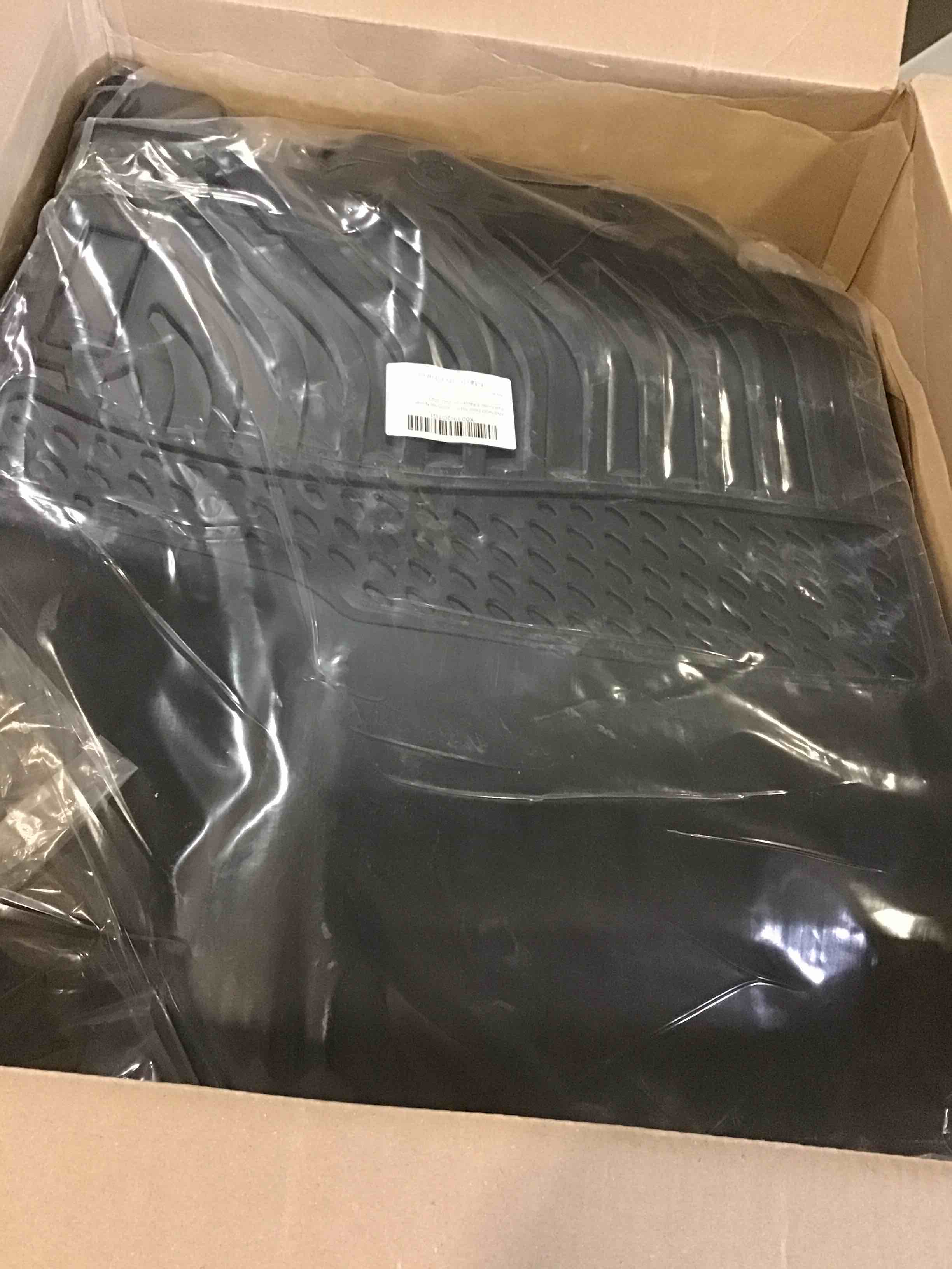 https://s3.amazonaws.com/lotting-images-prod/bidfta/RED5572528_1698775993525.jpeg