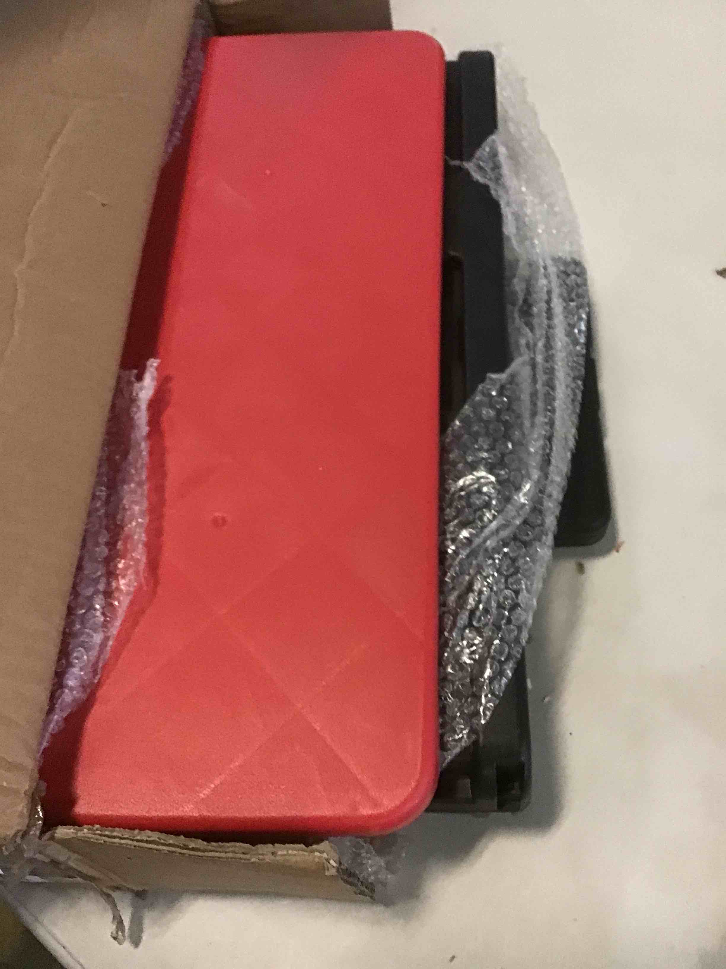https://s3.amazonaws.com/lotting-images-prod/bidfta/RED5572904_1698950823504.jpeg