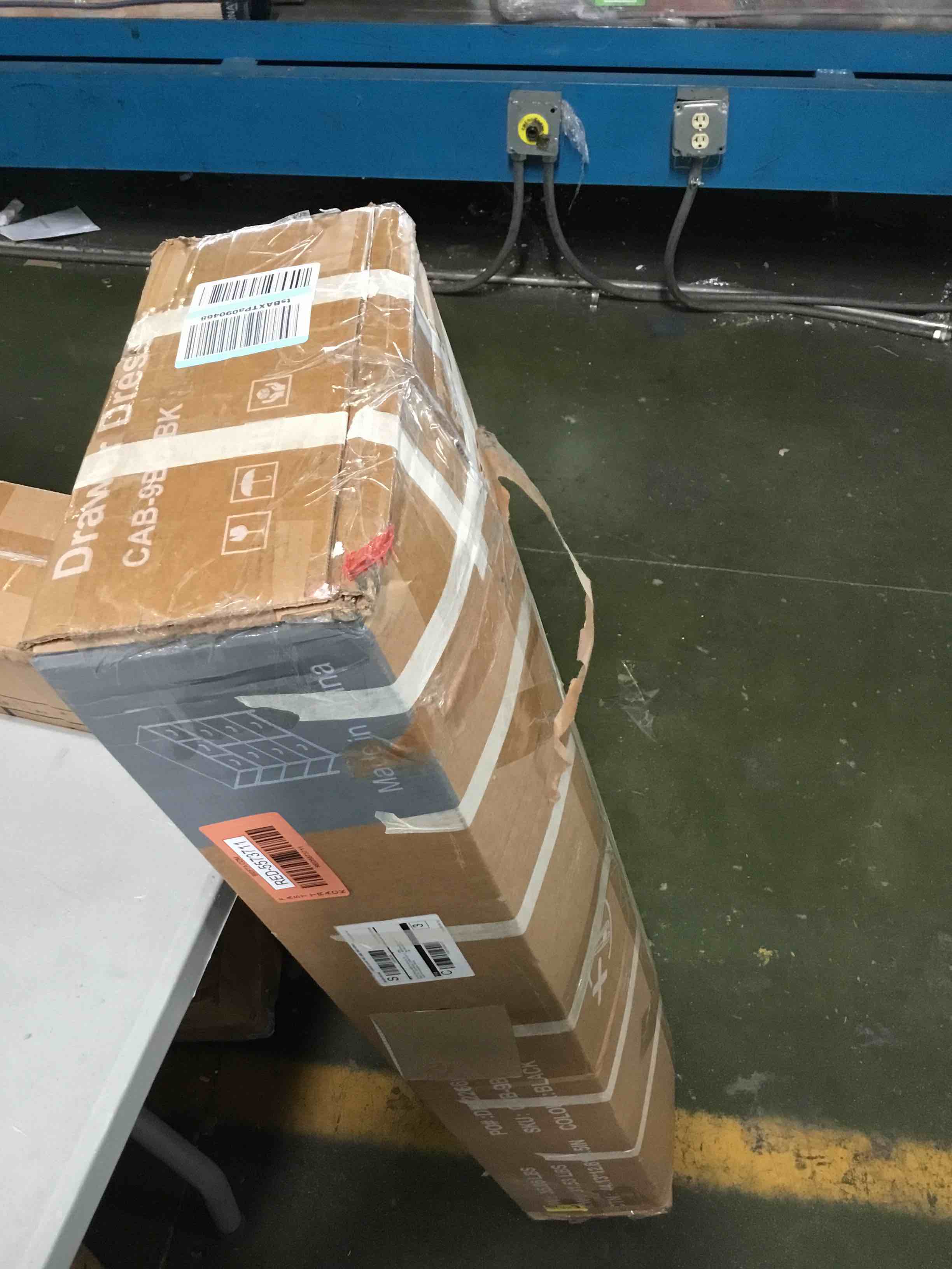 https://s3.amazonaws.com/lotting-images-prod/bidfta/RED5573711_1699464026503.jpeg