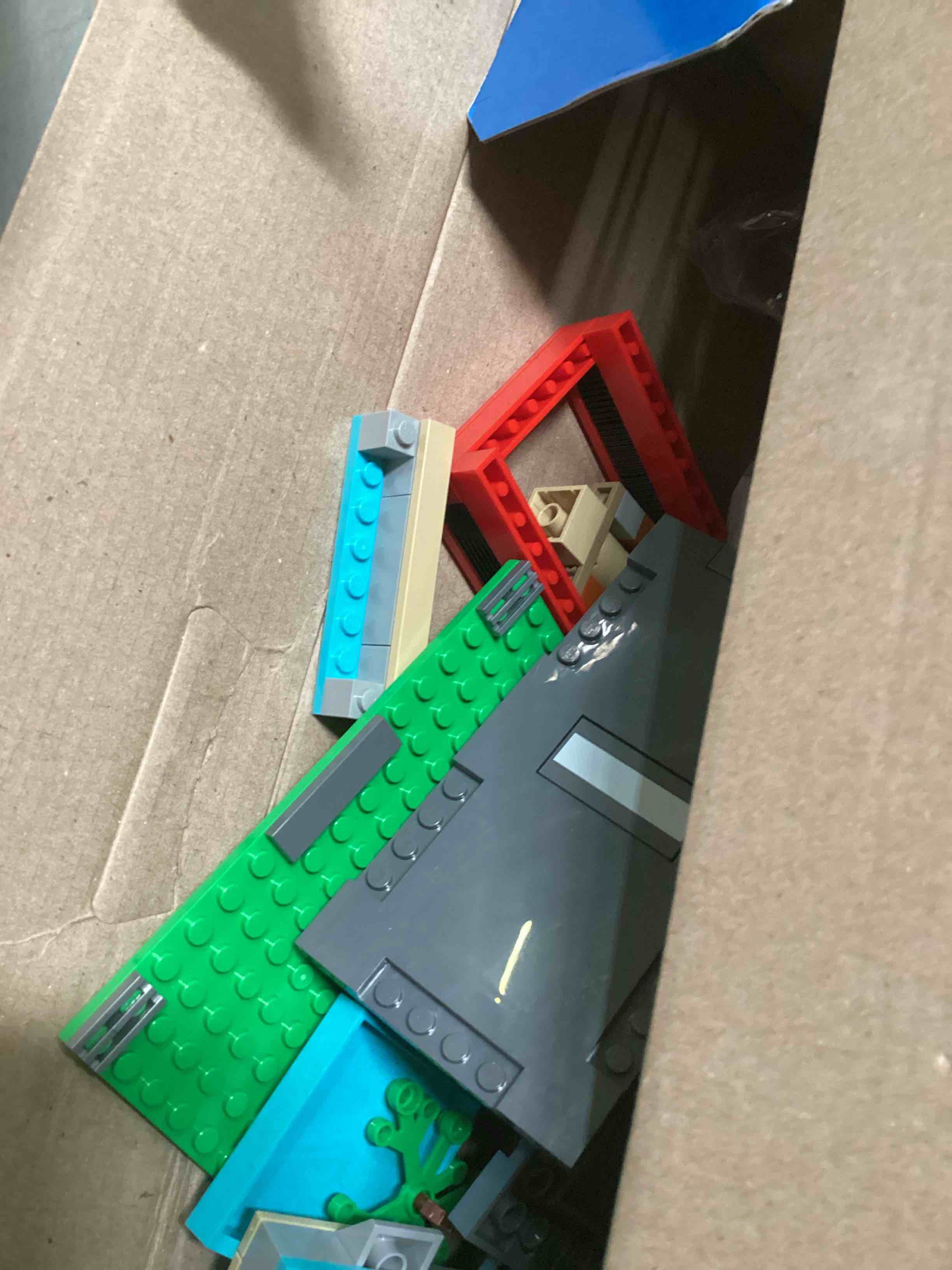 https://s3.amazonaws.com/lotting-images-prod/bidfta/RED5573888_1699559457920.jpeg