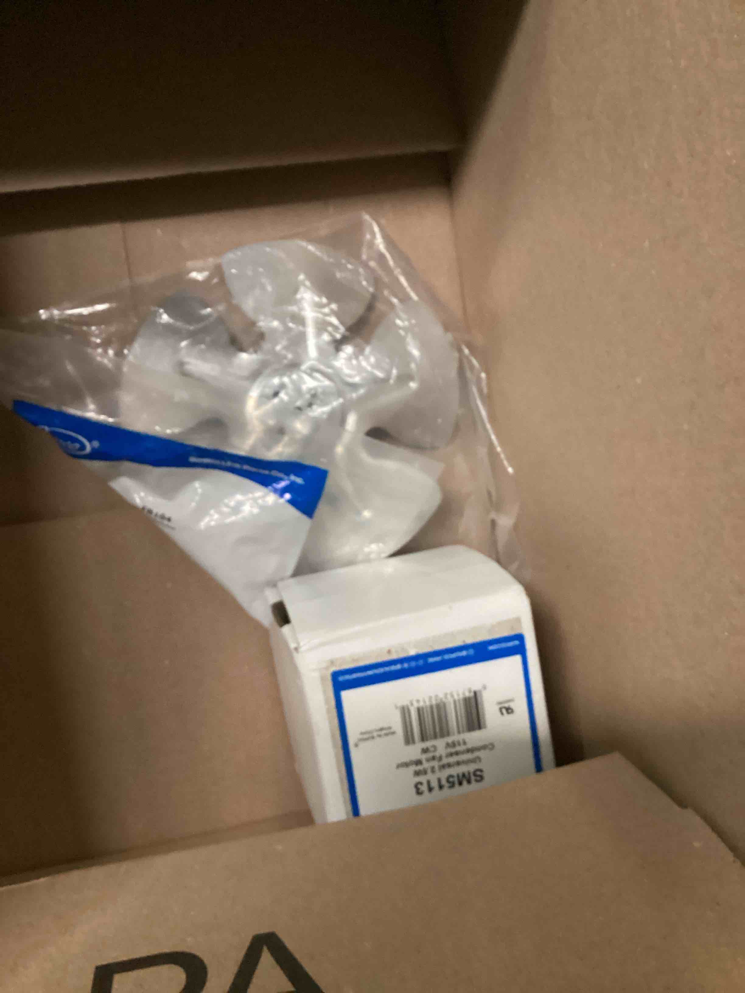 https://s3.amazonaws.com/lotting-images-prod/bidfta/RED5573901_1699562305387.jpeg