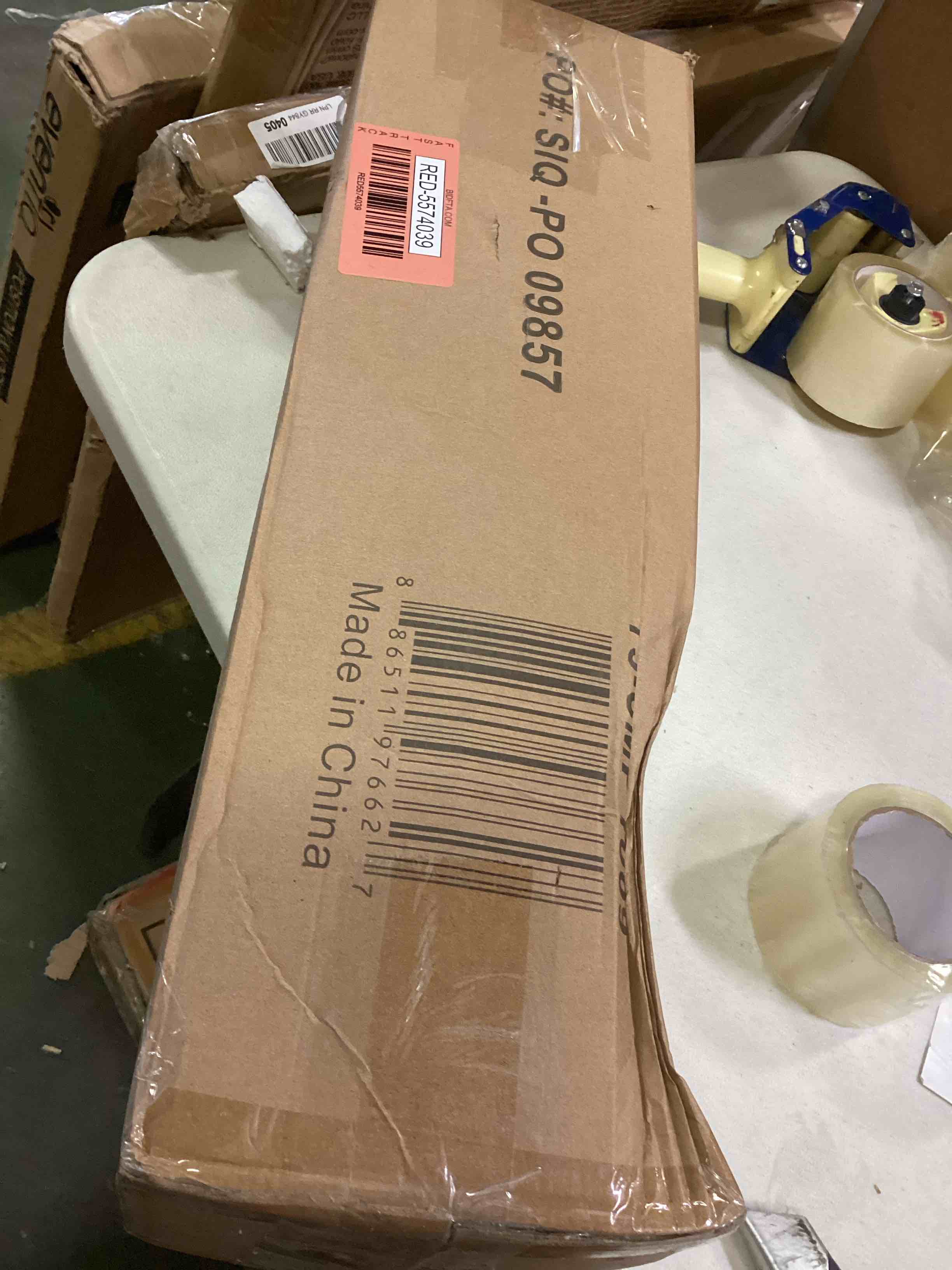 https://s3.amazonaws.com/lotting-images-prod/bidfta/RED5574039_1699637498498.jpeg