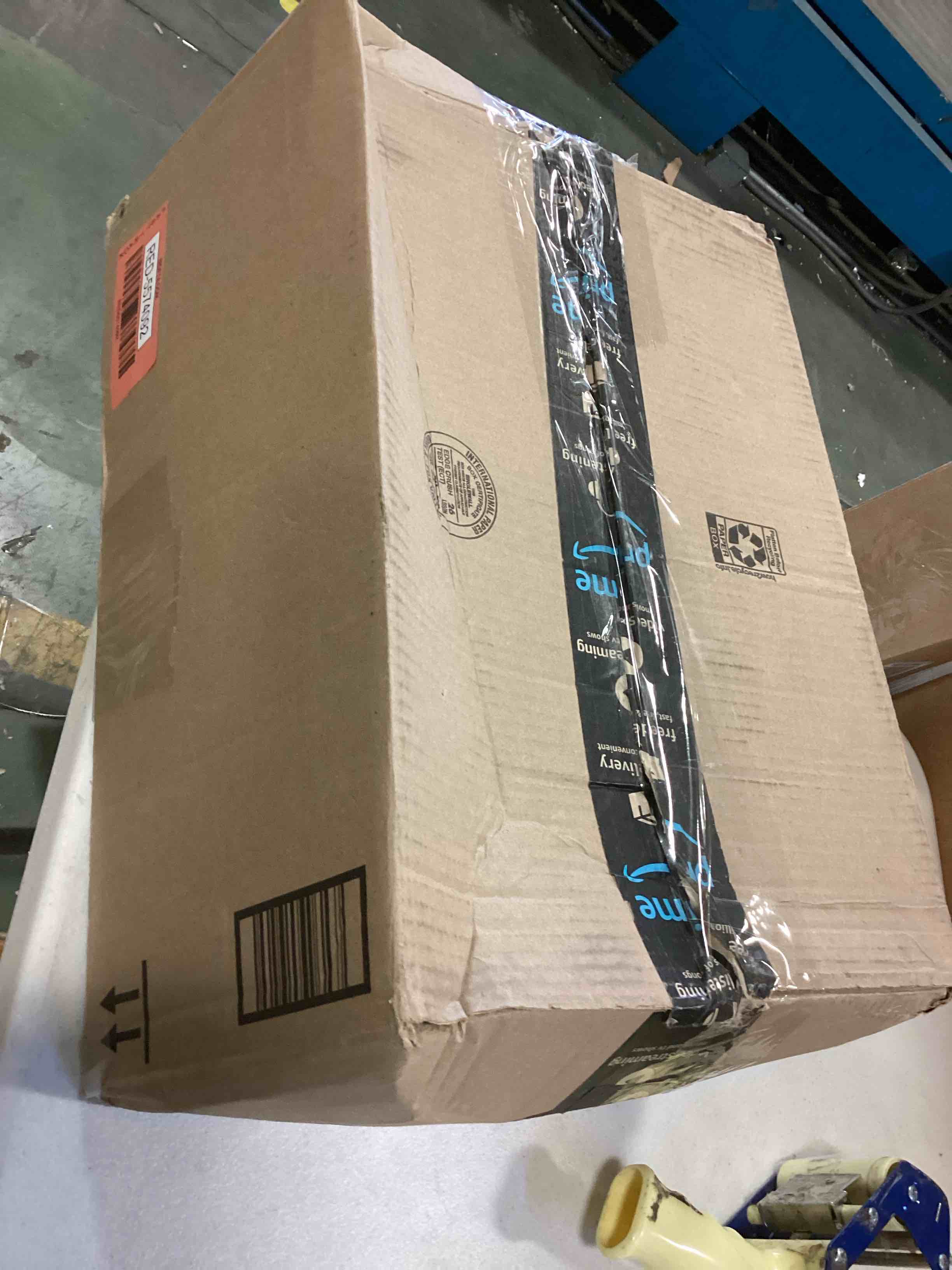 https://s3.amazonaws.com/lotting-images-prod/bidfta/RED5574092_1699647996412.jpeg