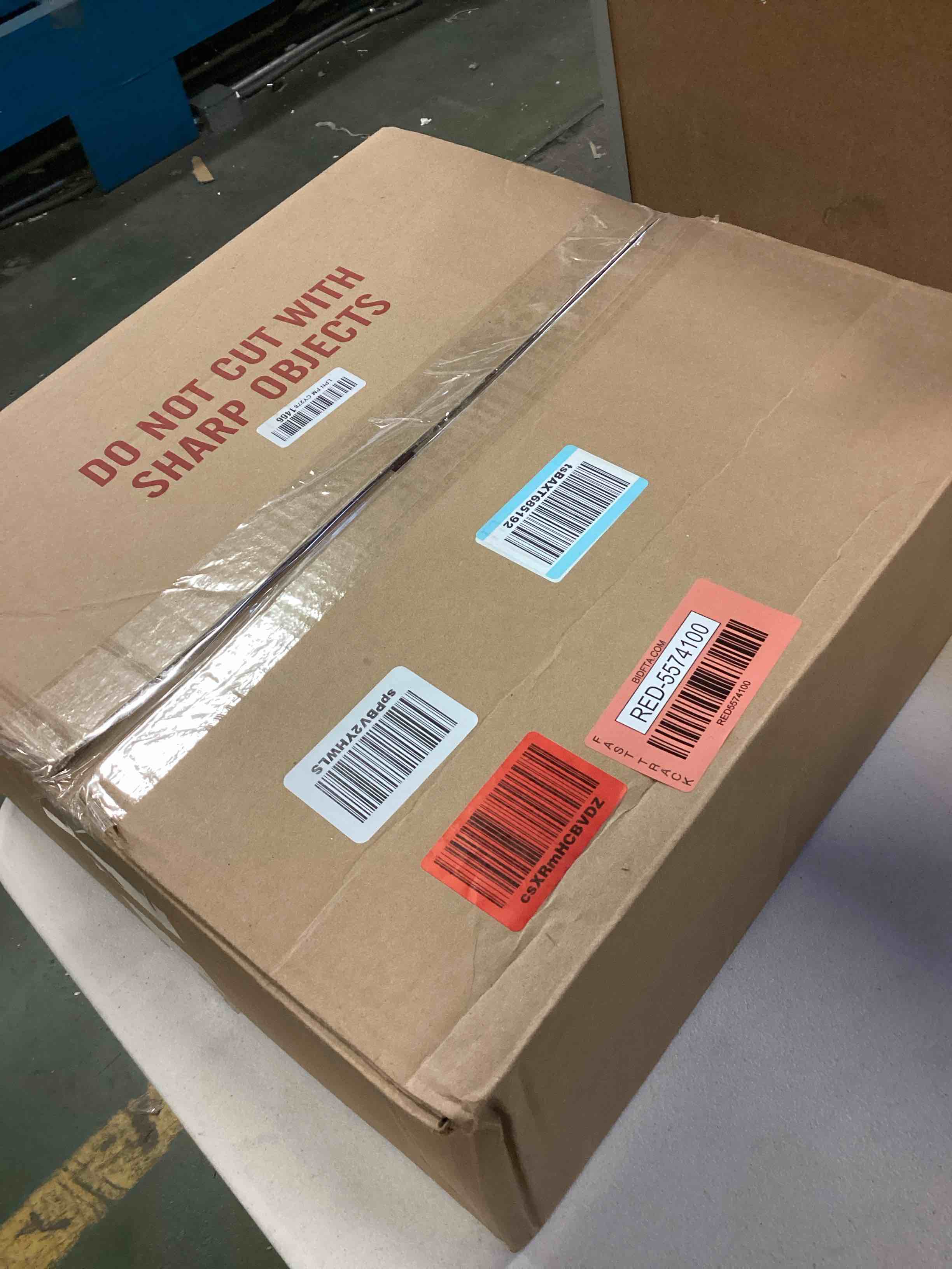 https://s3.amazonaws.com/lotting-images-prod/bidfta/RED5574100_1699648740914.jpeg