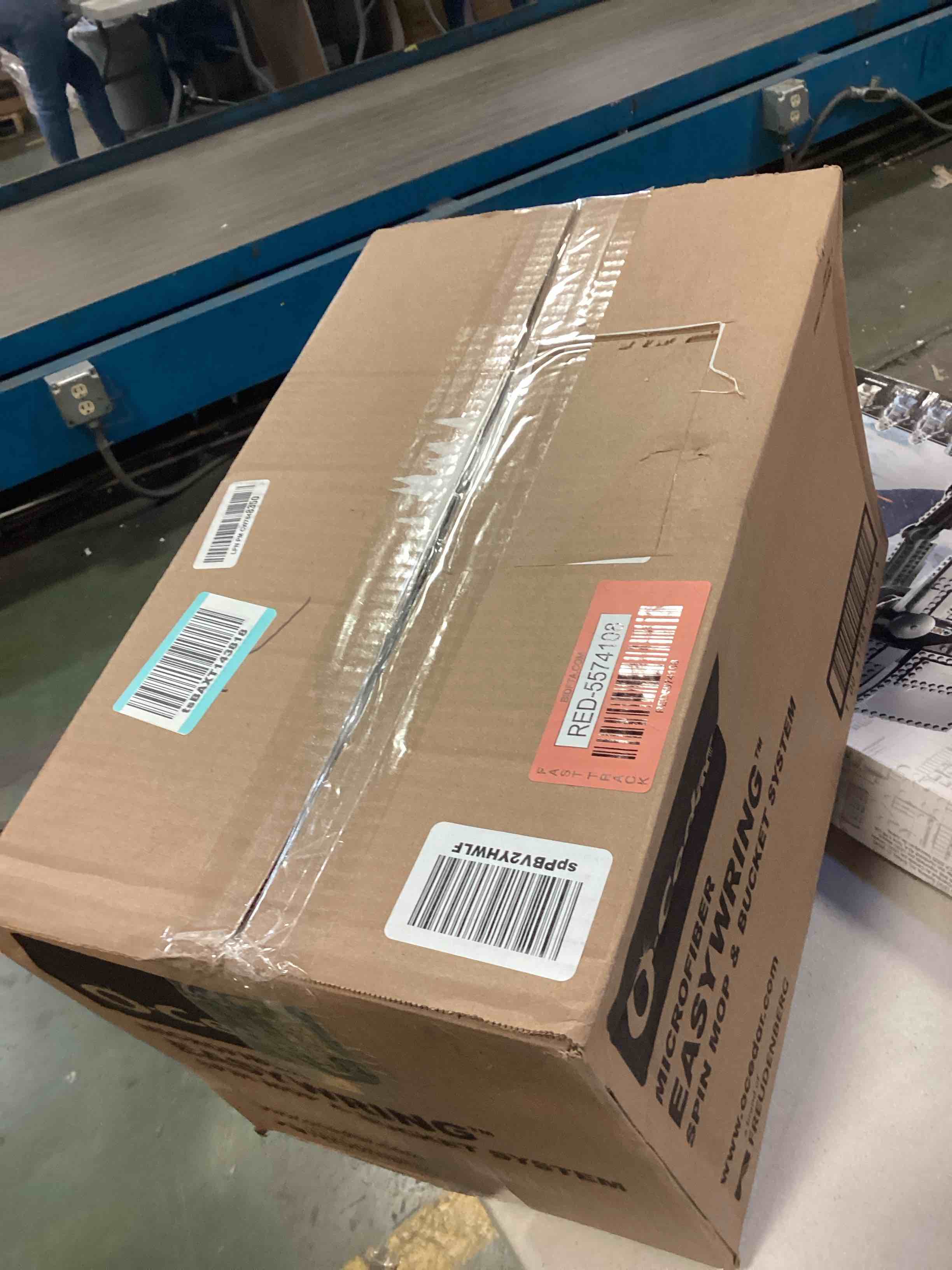 https://s3.amazonaws.com/lotting-images-prod/bidfta/RED5574108_1699649881181.jpeg