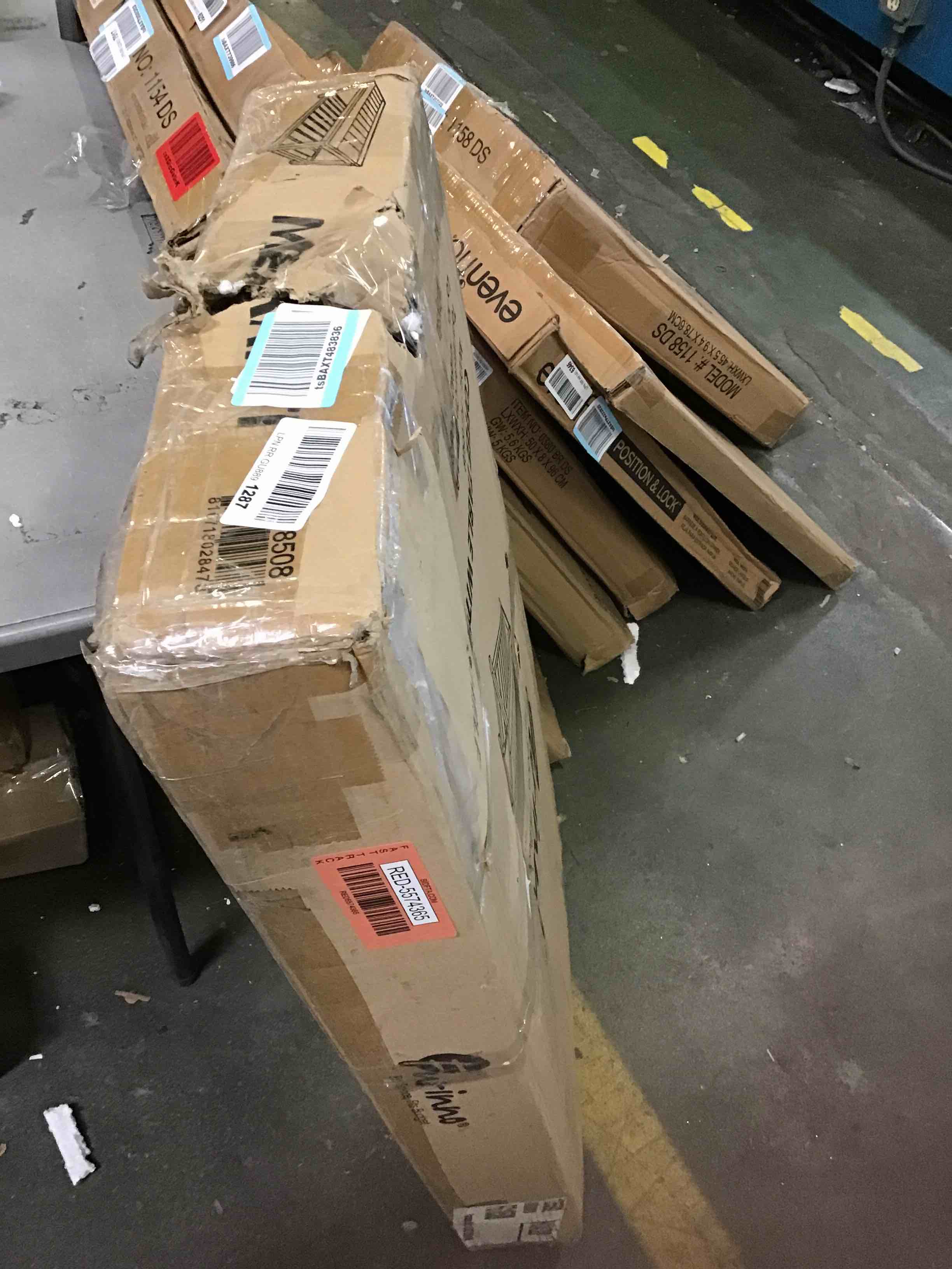 https://s3.amazonaws.com/lotting-images-prod/bidfta/RED5574365_1699986892383.jpeg