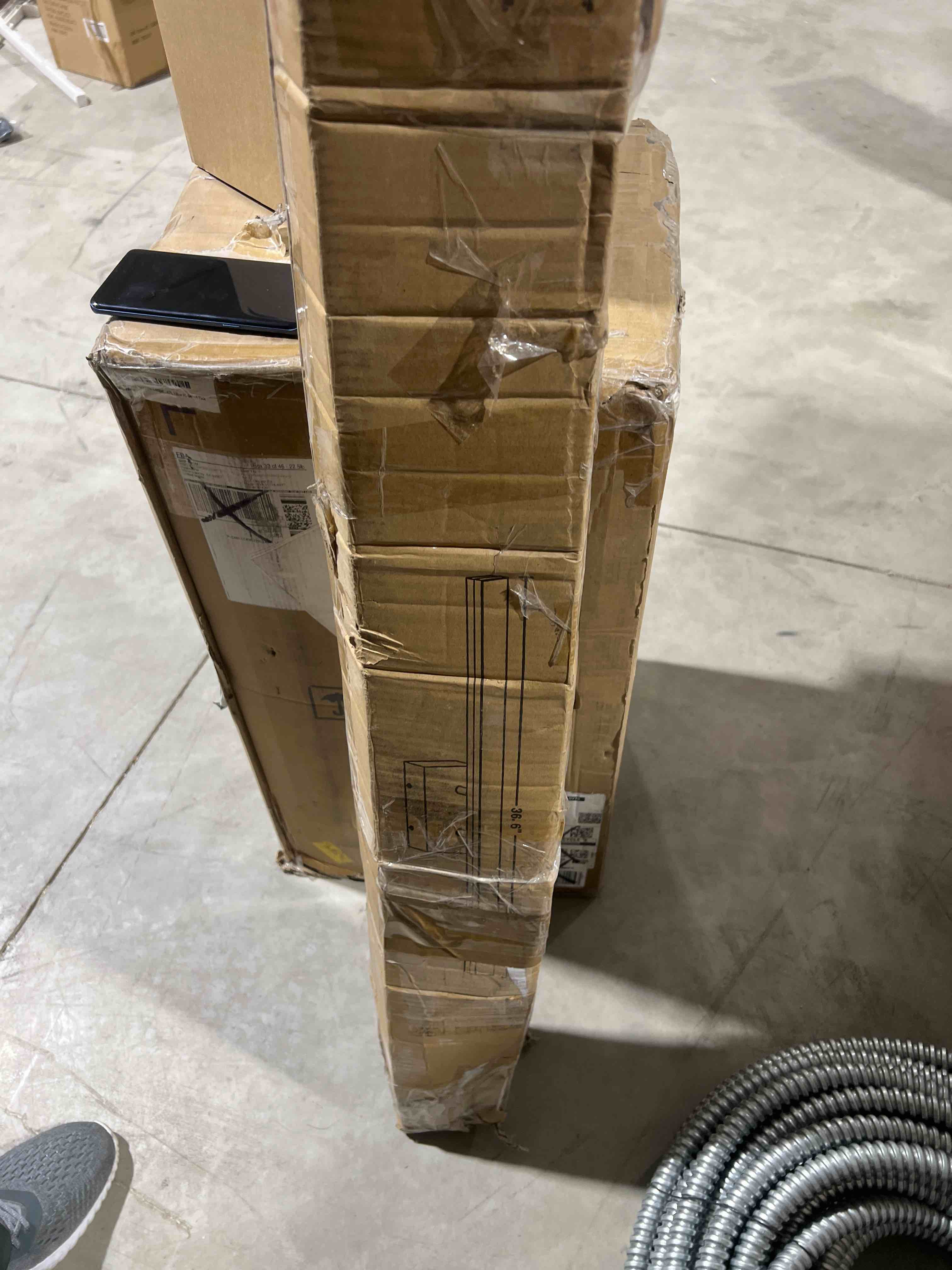 https://s3.amazonaws.com/lotting-images-prod/bidfta/RED5577734_1704925814088.jpeg