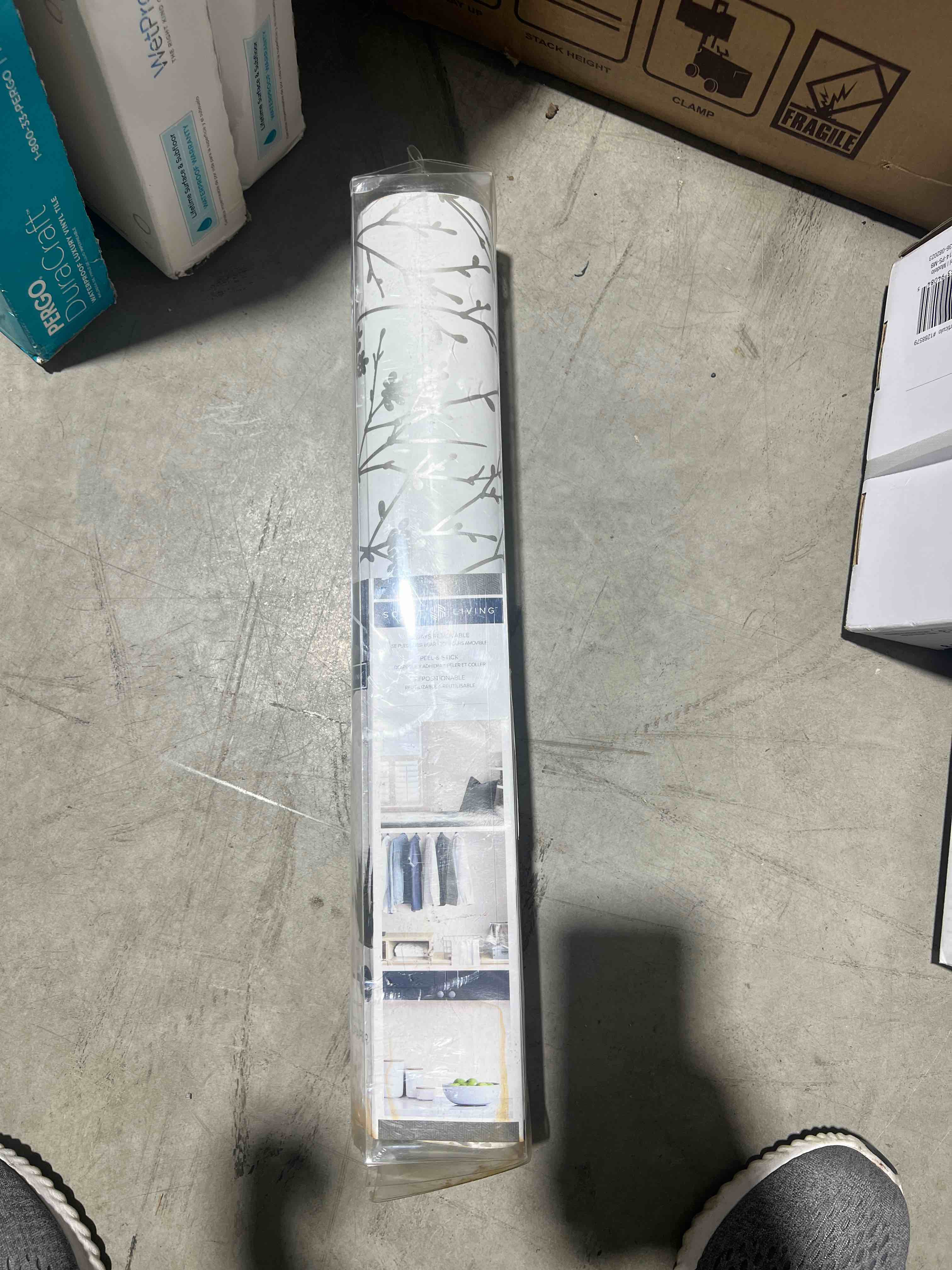 https://s3.amazonaws.com/lotting-images-prod/bidfta/RED5578729_1712356037462.jpeg