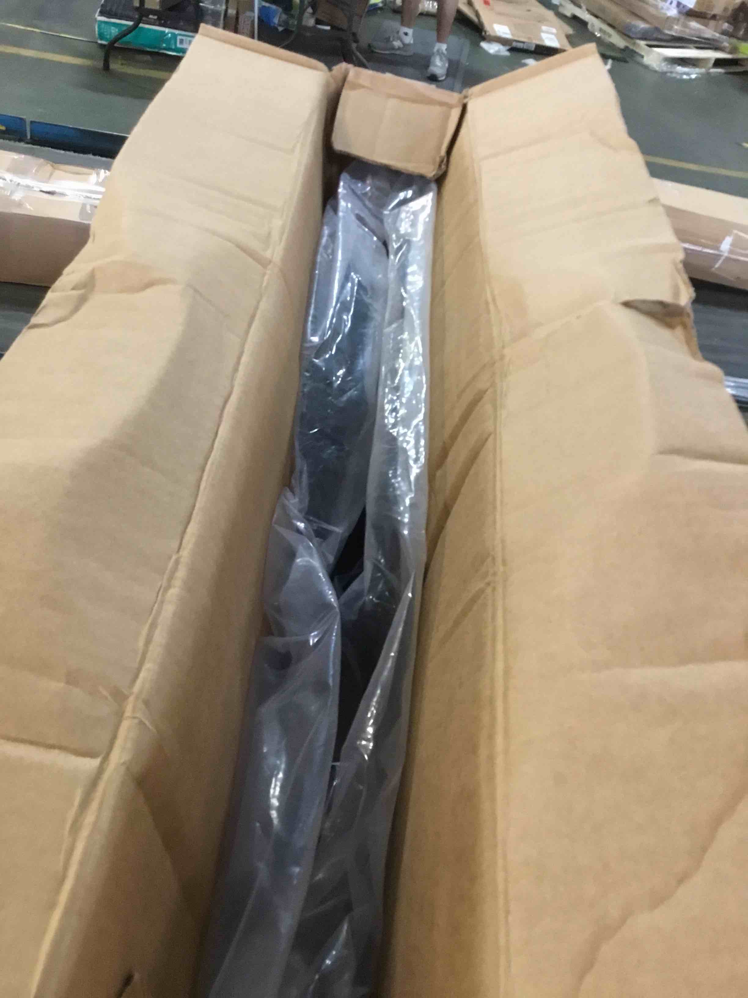 https://s3.amazonaws.com/lotting-images-prod/bidfta/RED5582364_1696435860893.jpeg