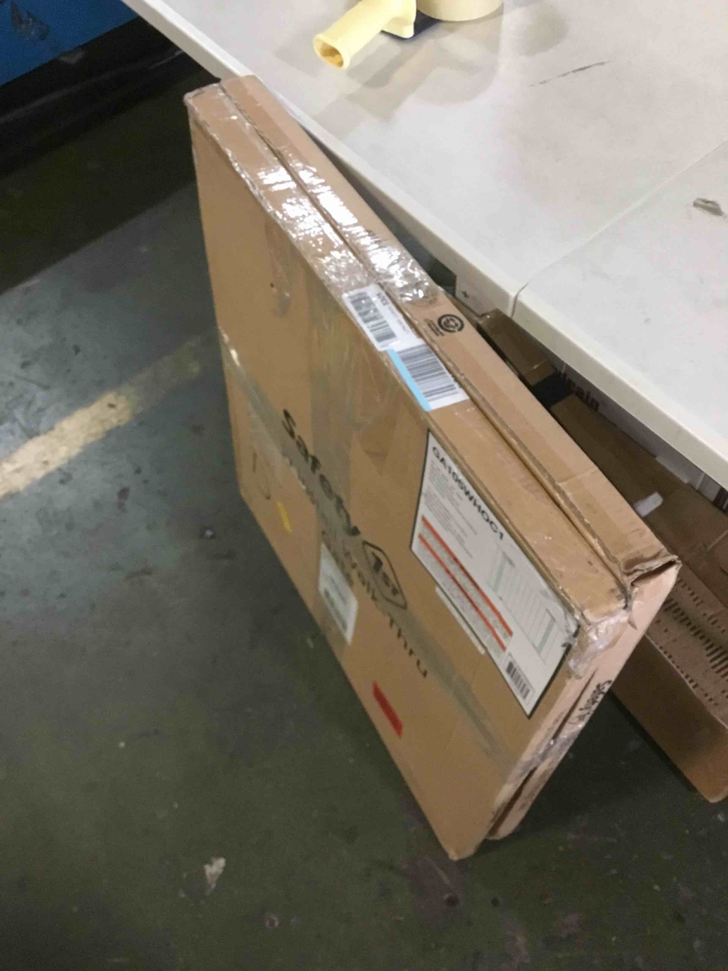 https://s3.amazonaws.com/lotting-images-prod/bidfta/RED5582375_1696437358991.jpeg