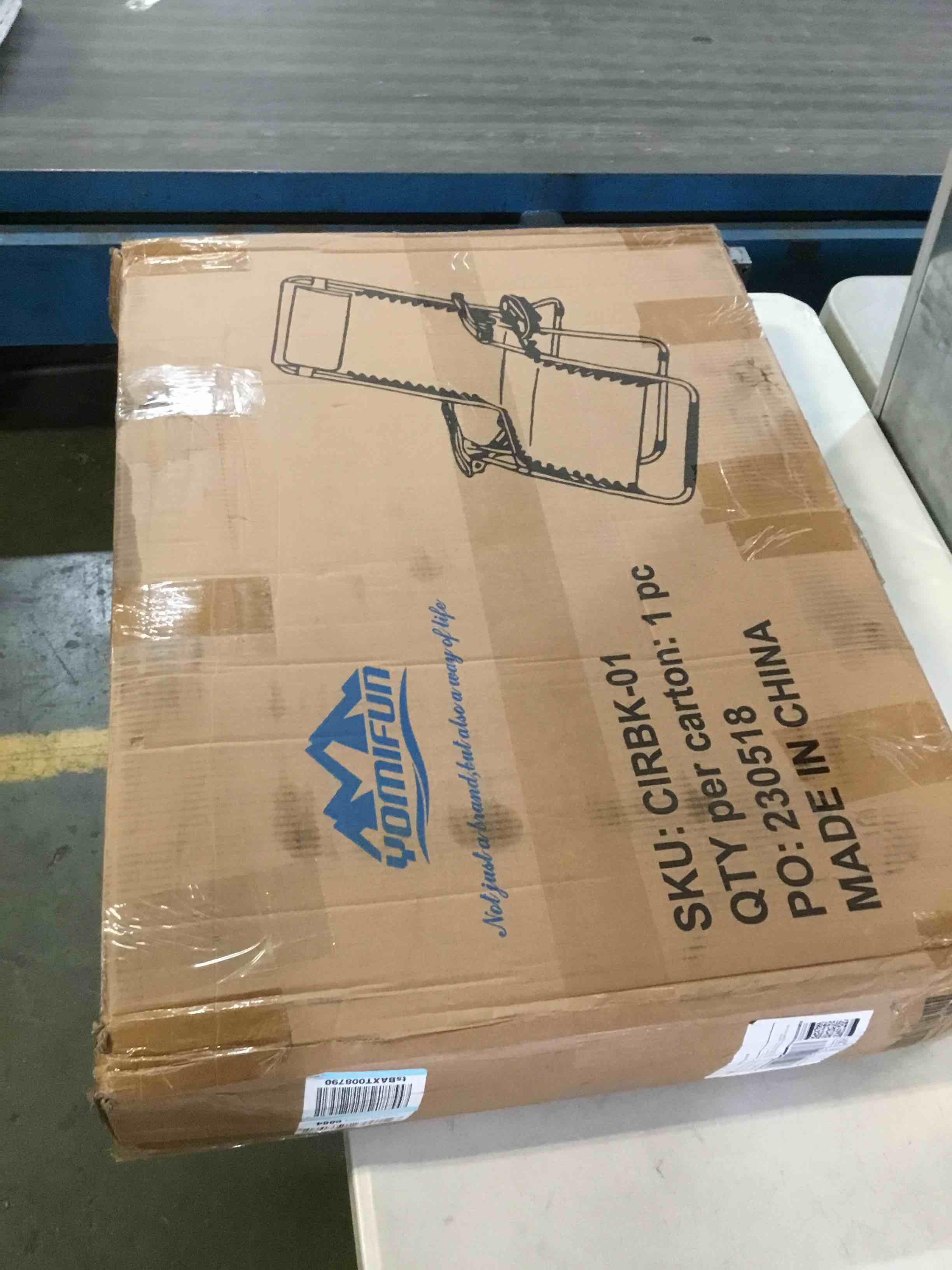 https://s3.amazonaws.com/lotting-images-prod/bidfta/RED5582412_1696444338995.jpeg