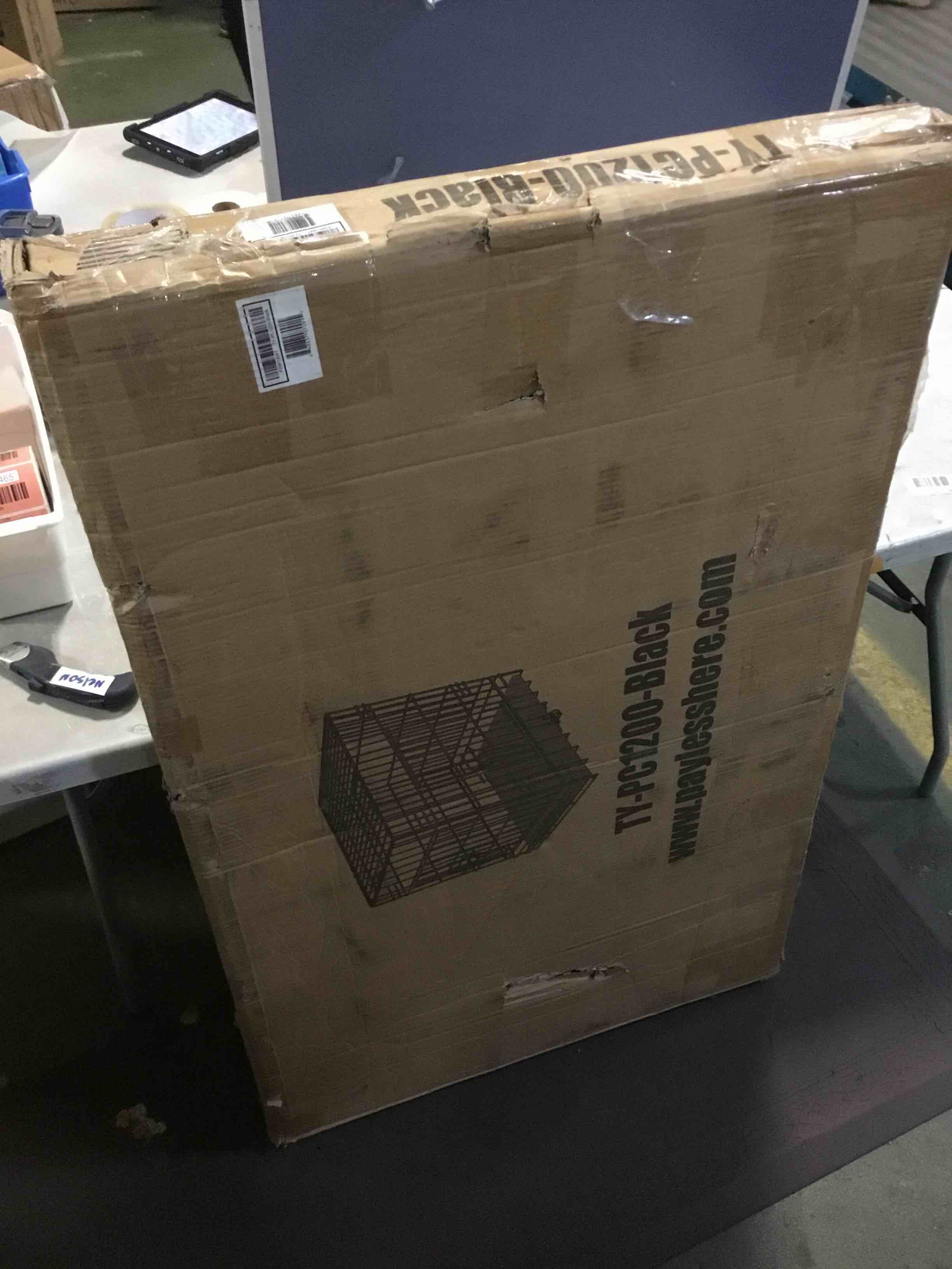 https://s3.amazonaws.com/lotting-images-prod/bidfta/RED5582456_1696508097279.jpeg