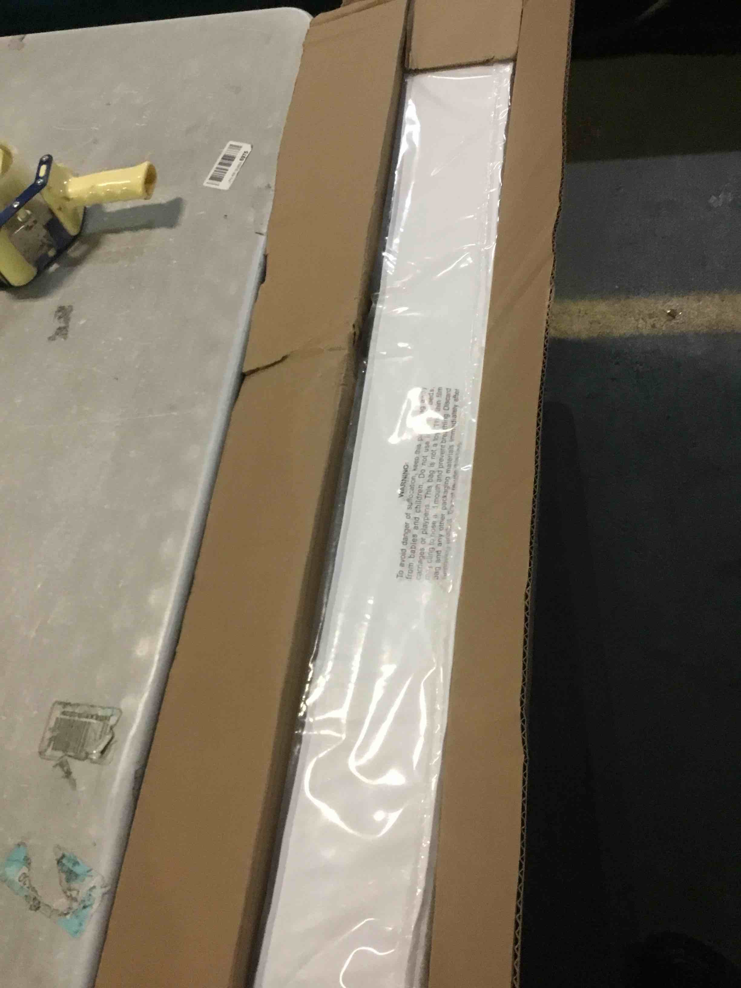 https://s3.amazonaws.com/lotting-images-prod/bidfta/RED5582460_1696508562625.jpeg