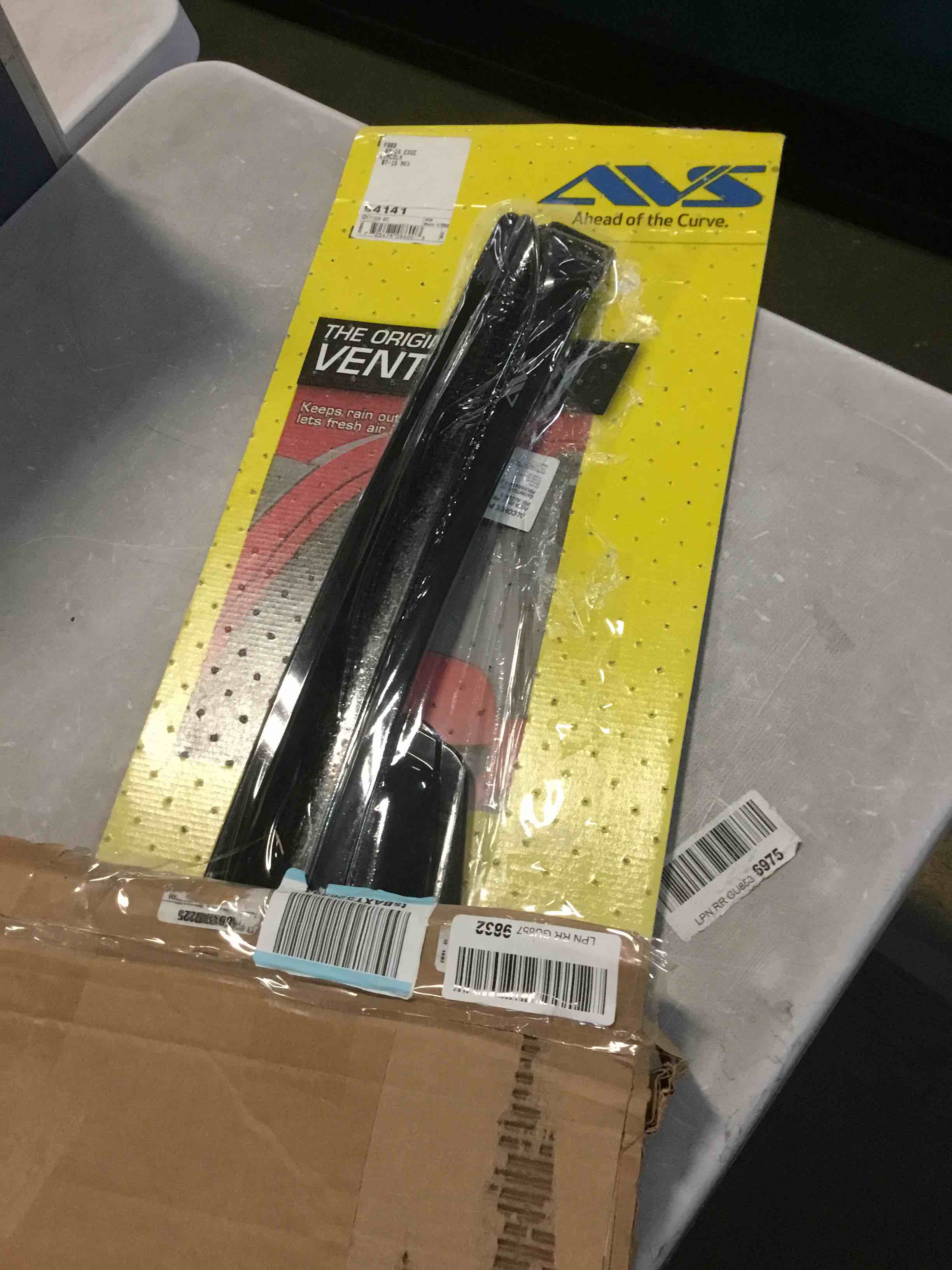 https://s3.amazonaws.com/lotting-images-prod/bidfta/RED5582573_1696527362723.jpeg