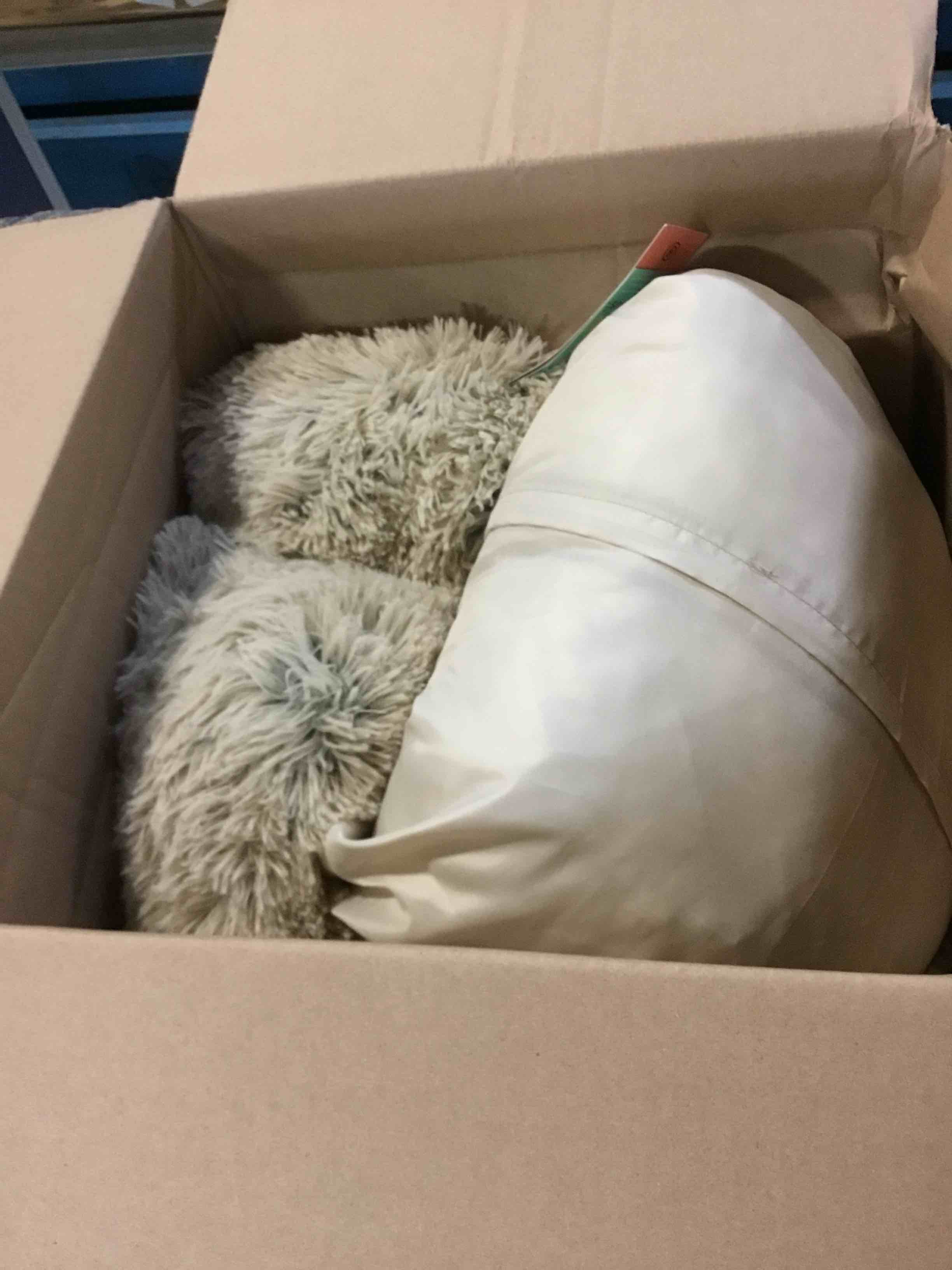 https://s3.amazonaws.com/lotting-images-prod/bidfta/RED5582590_1696529425414.jpeg