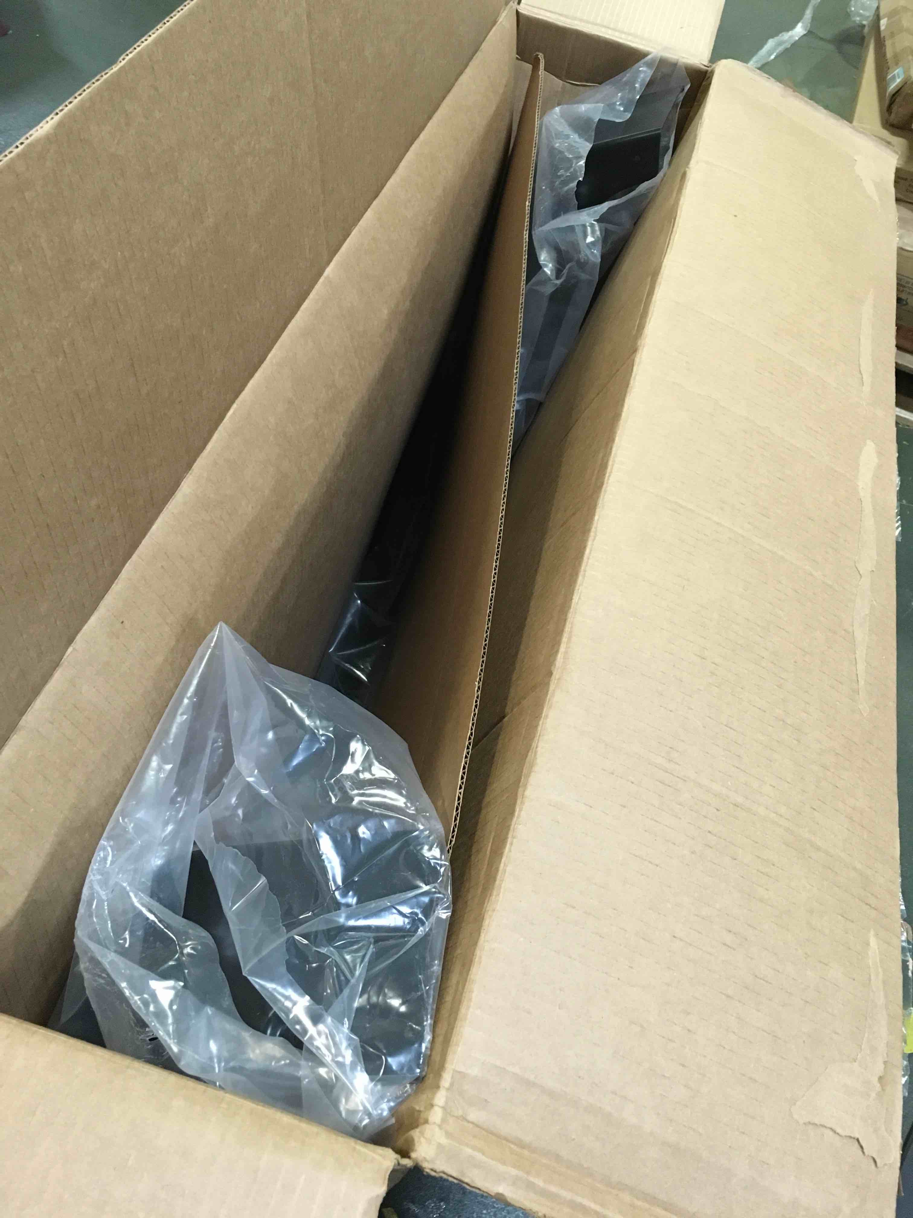 https://s3.amazonaws.com/lotting-images-prod/bidfta/RED5583644_1695813030560.jpeg