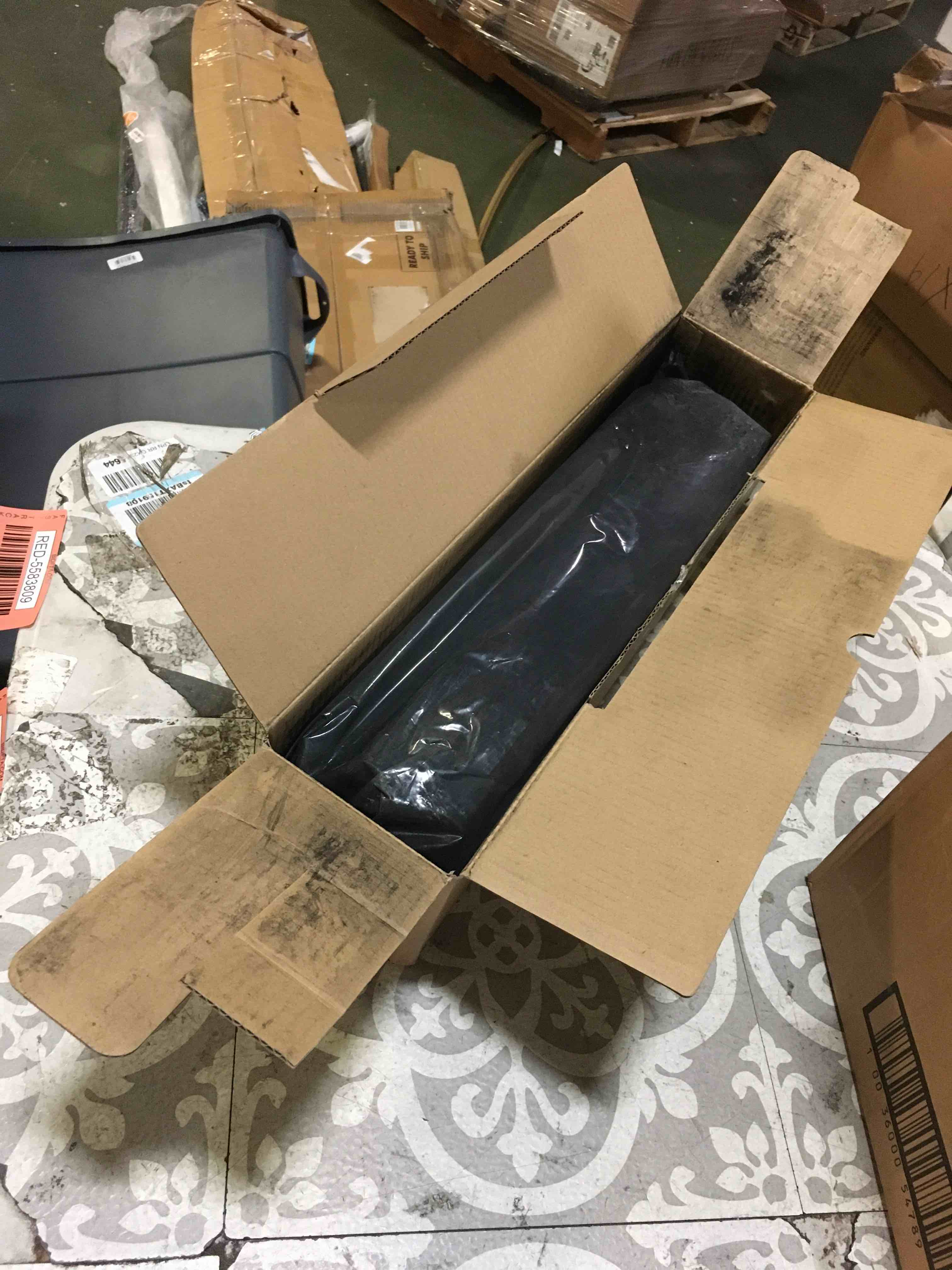 https://s3.amazonaws.com/lotting-images-prod/bidfta/RED5583810_1695836819131.jpeg