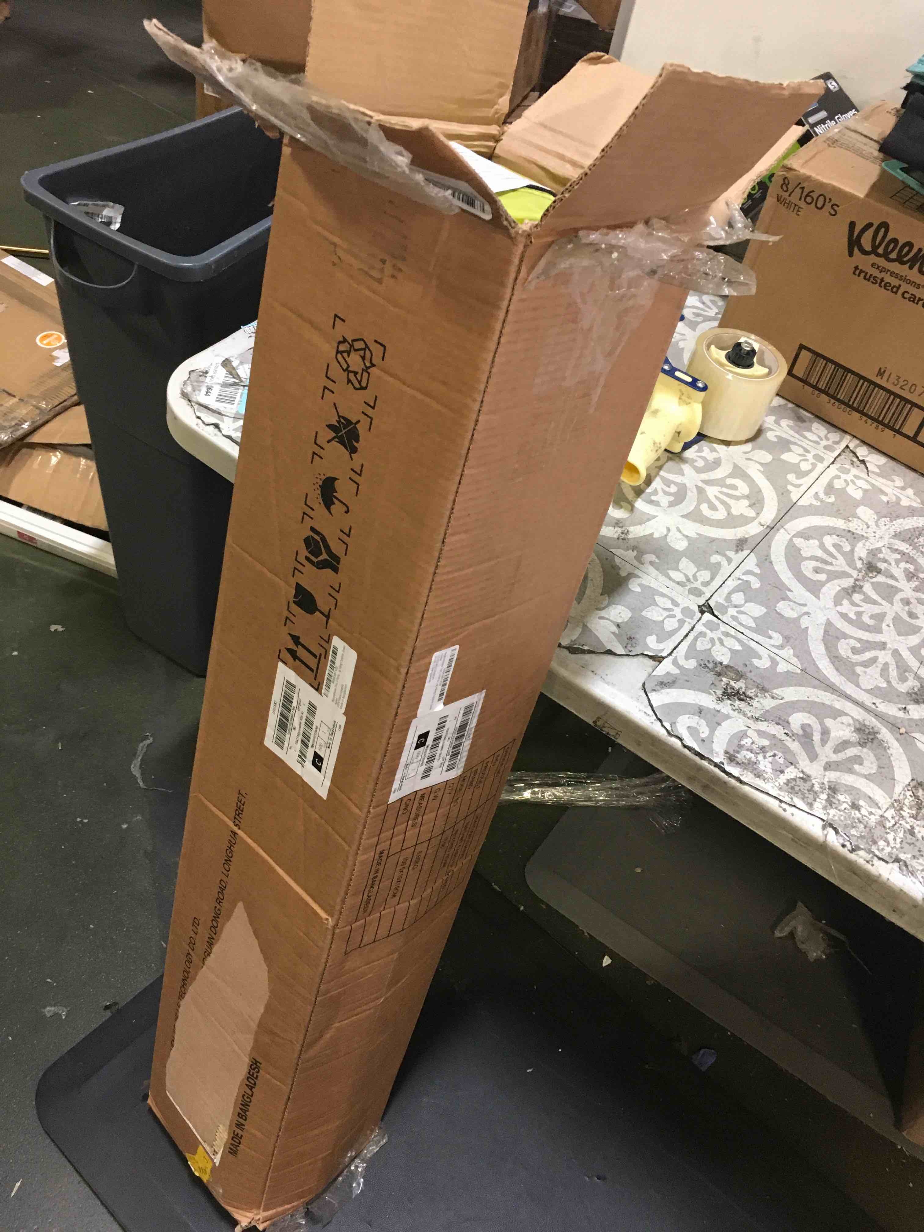 https://s3.amazonaws.com/lotting-images-prod/bidfta/RED5583821_1695838541764.jpeg