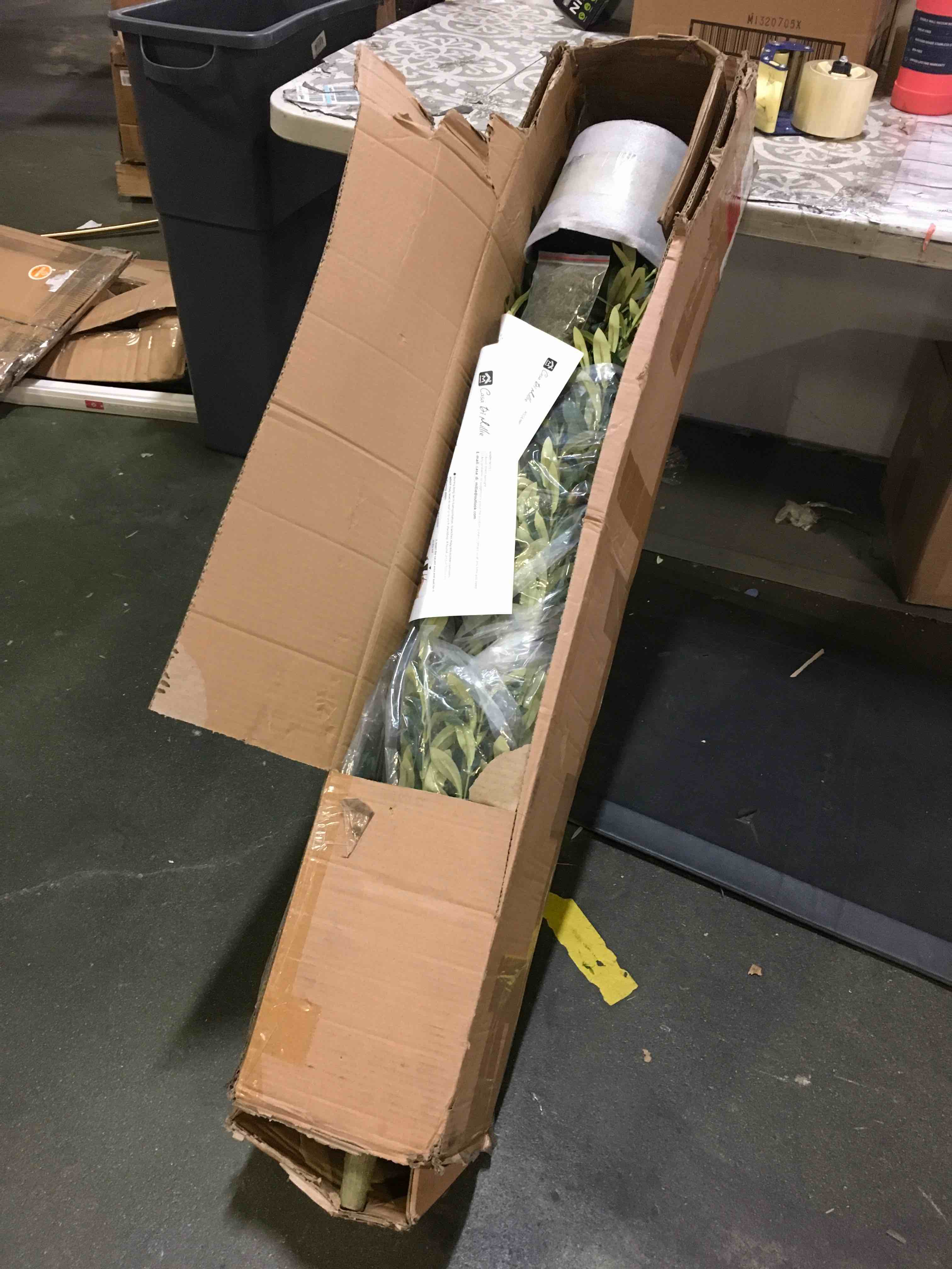 https://s3.amazonaws.com/lotting-images-prod/bidfta/RED5583822_1695838659338.jpeg