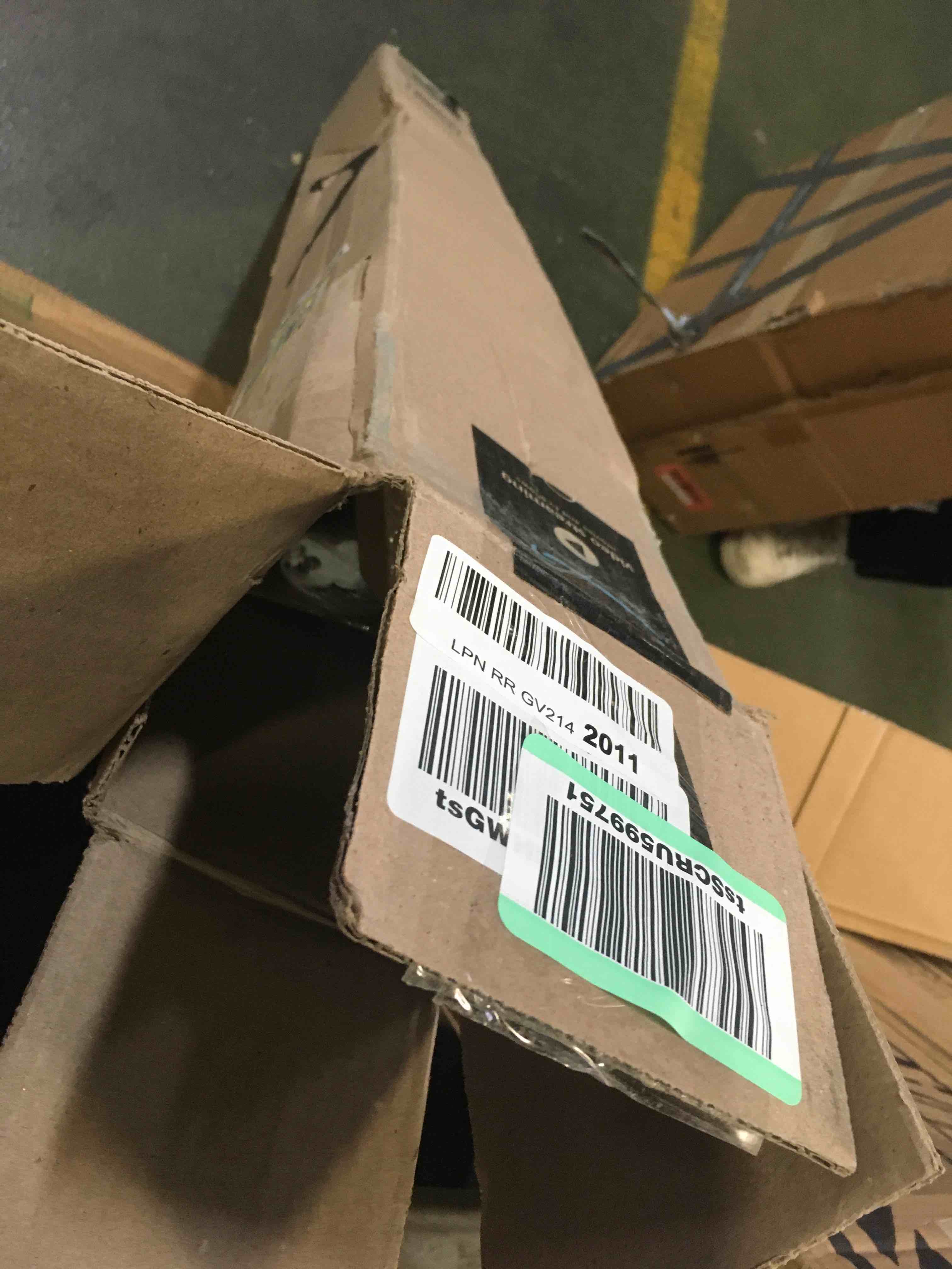 https://s3.amazonaws.com/lotting-images-prod/bidfta/RED5583940_1695911462369.jpeg