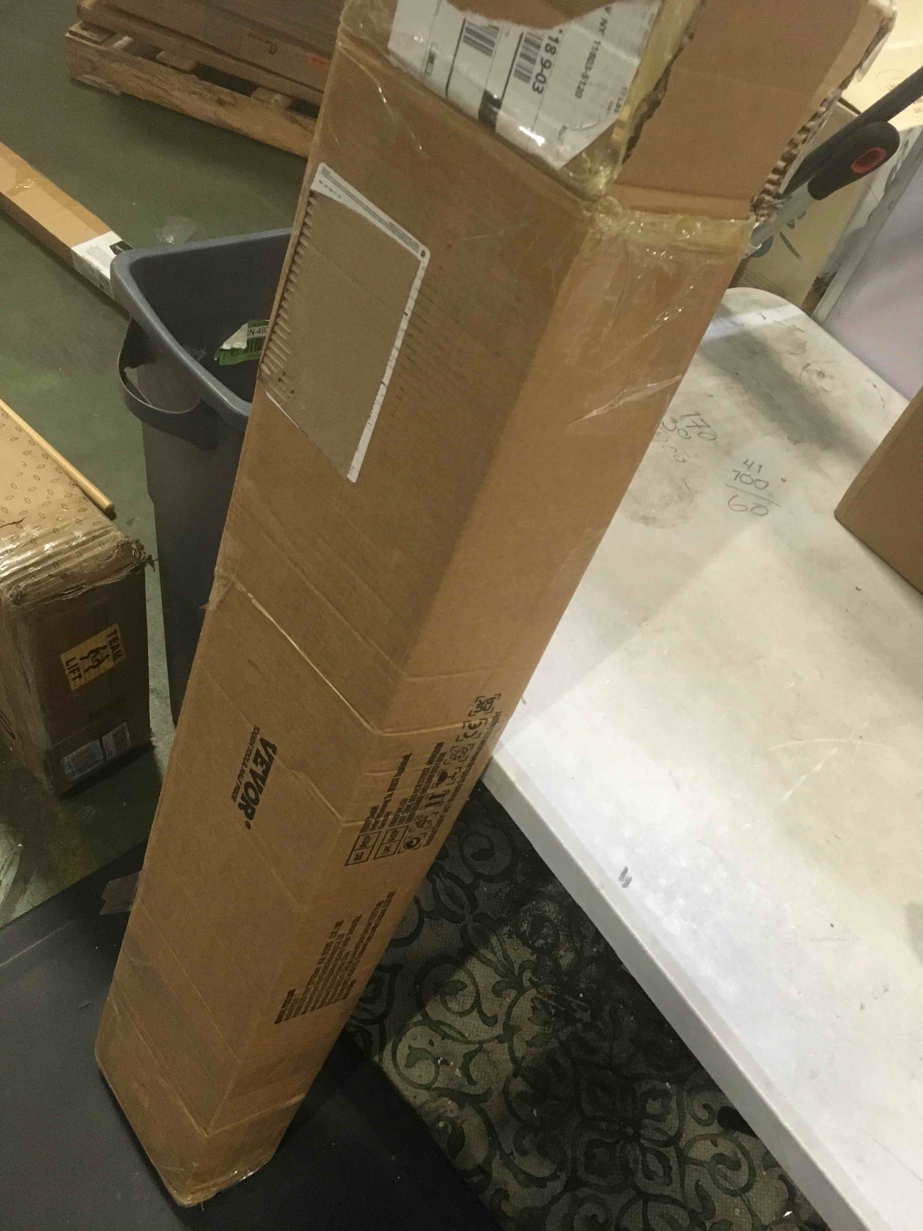 https://s3.amazonaws.com/lotting-images-prod/bidfta/RED5584075_1695987632806.jpeg