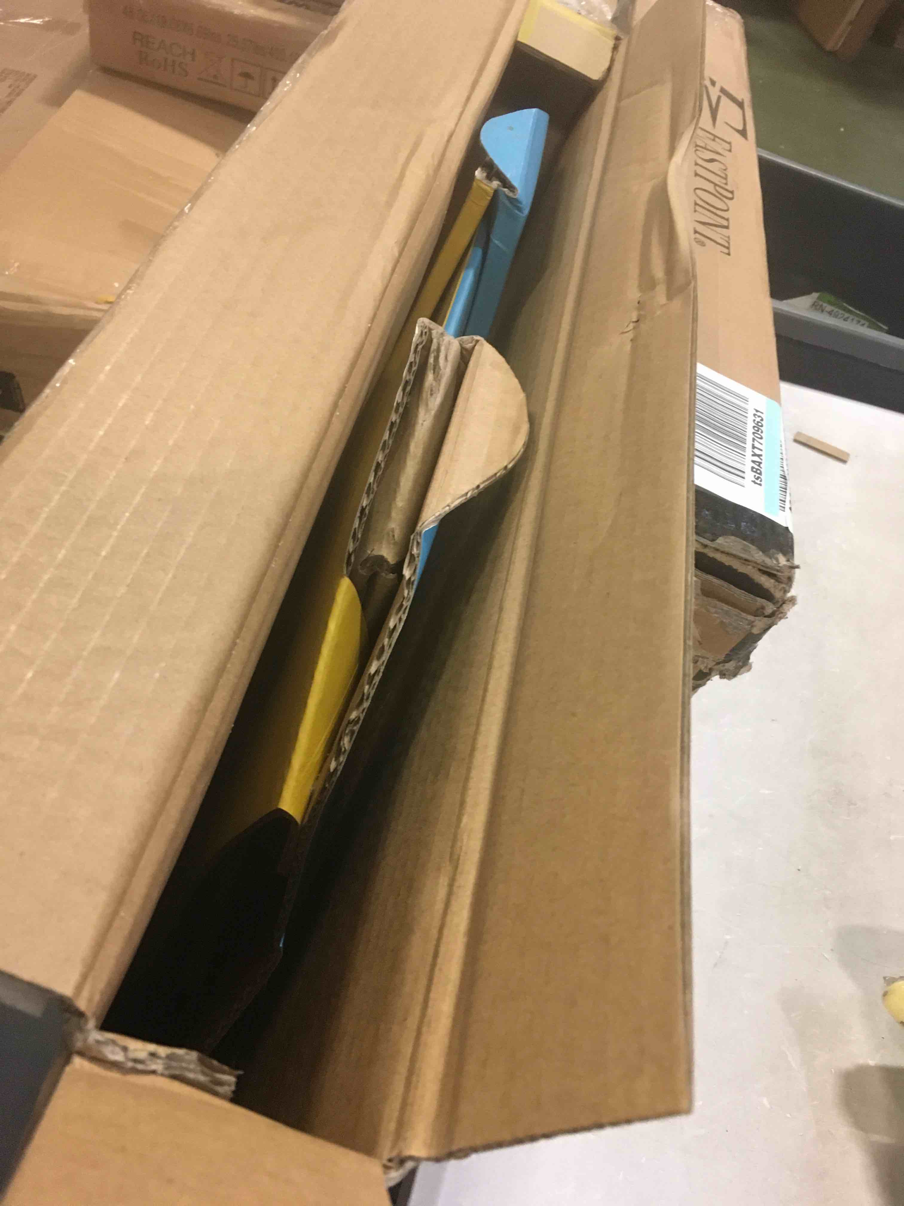 https://s3.amazonaws.com/lotting-images-prod/bidfta/RED5584077_1695987925346.jpeg