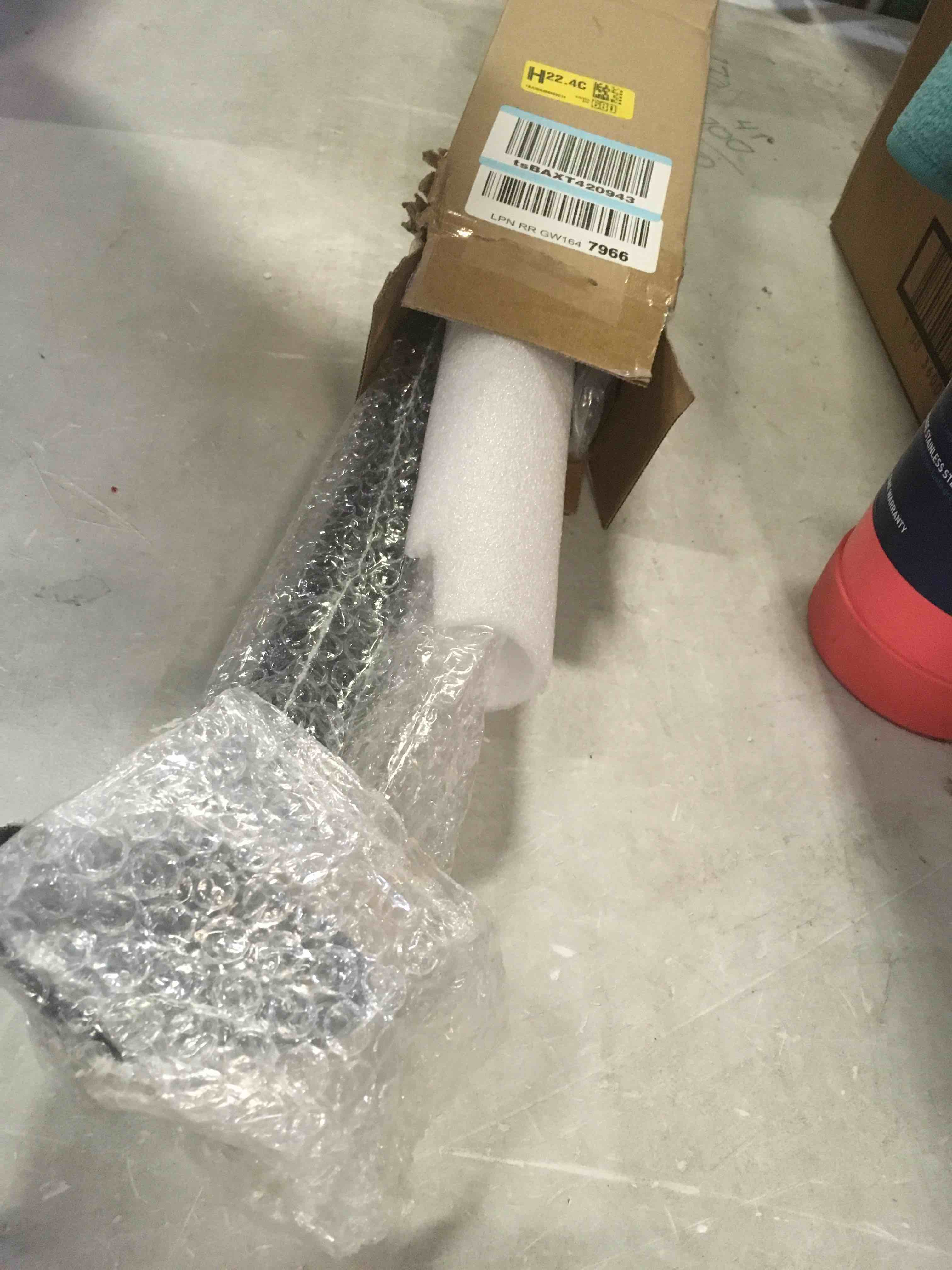 https://s3.amazonaws.com/lotting-images-prod/bidfta/RED5584097_1695990347865.jpeg