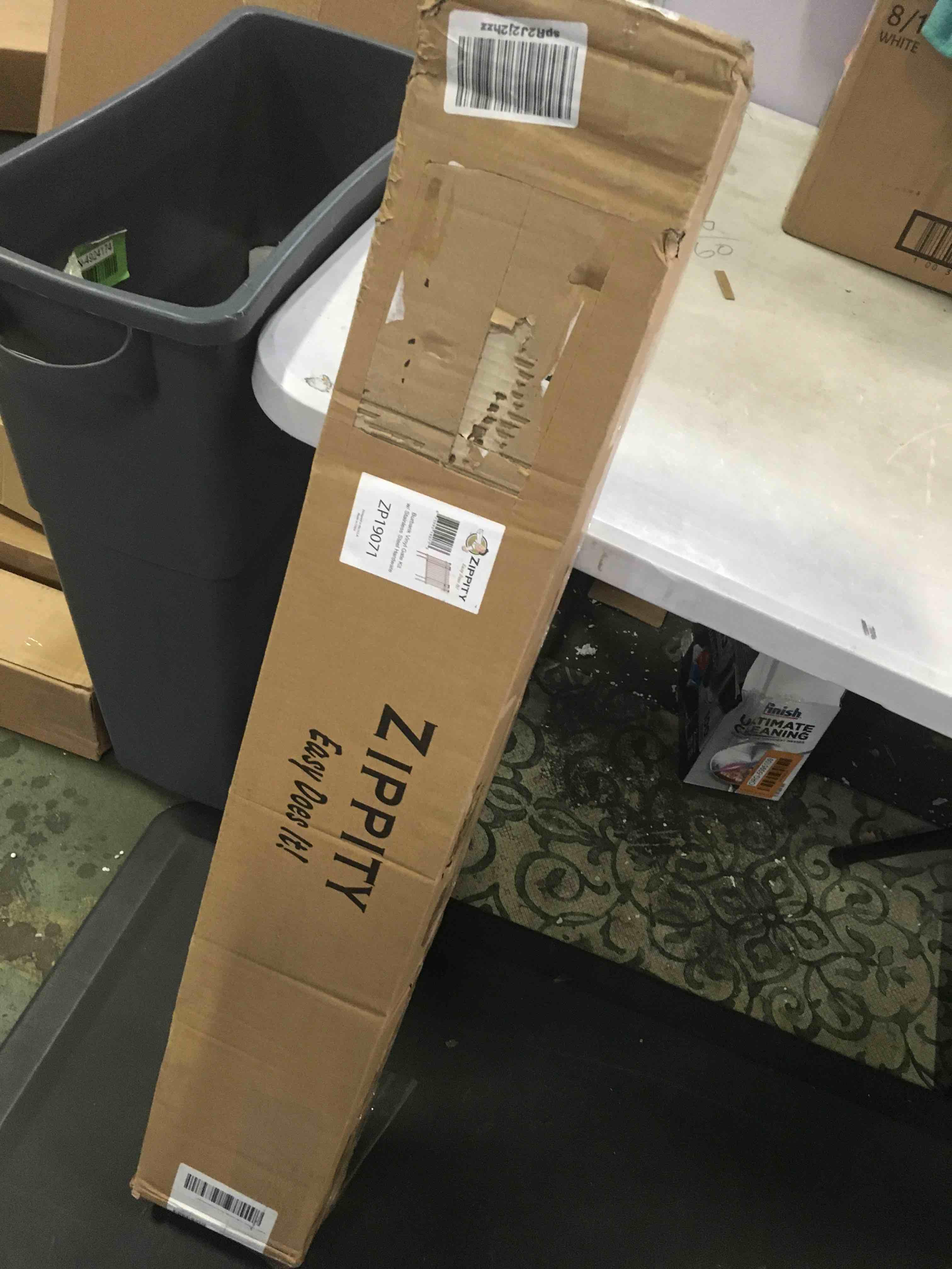 https://s3.amazonaws.com/lotting-images-prod/bidfta/RED5584166_1695999764035.jpeg