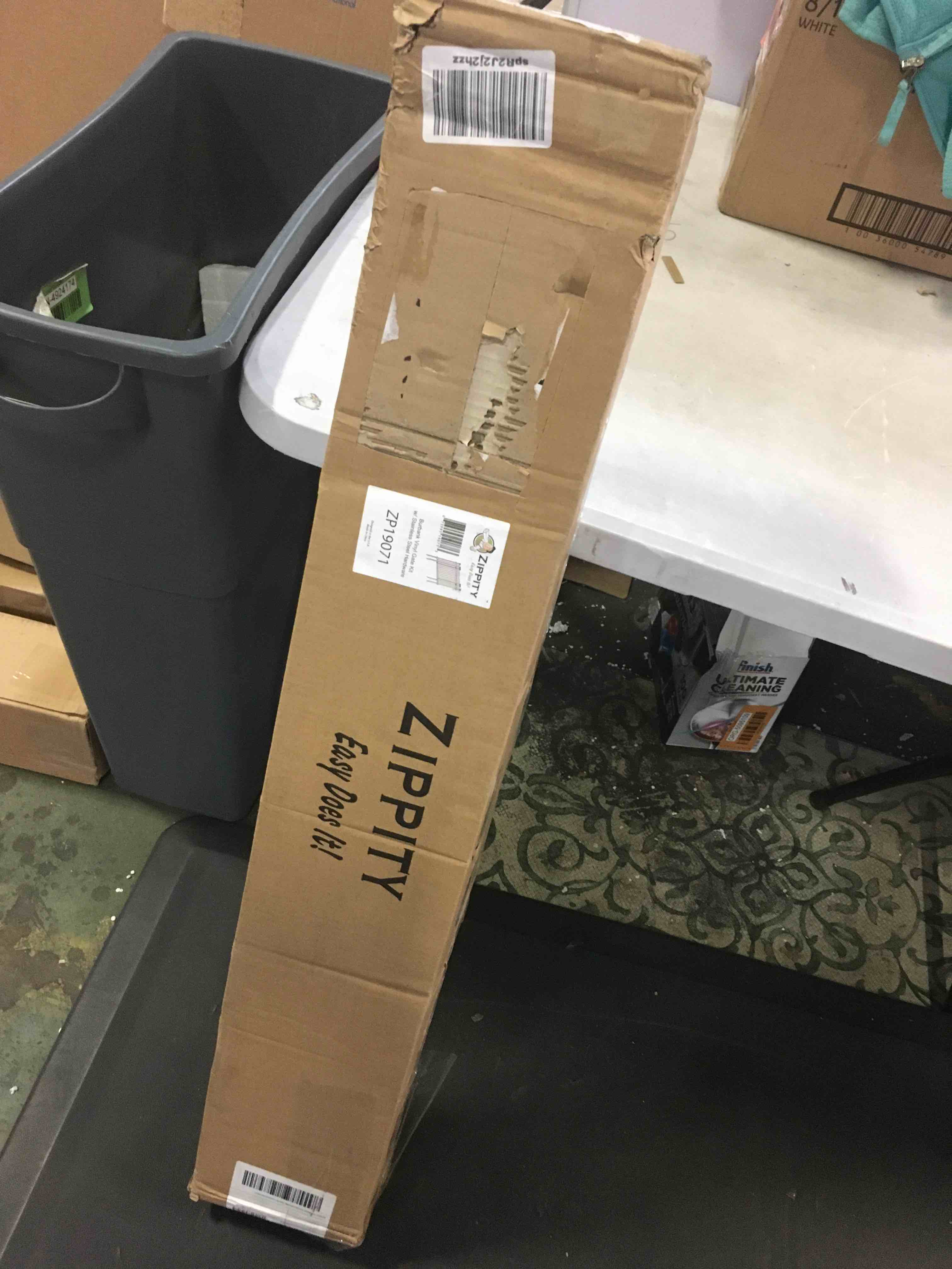 https://s3.amazonaws.com/lotting-images-prod/bidfta/RED5584166_1695999770591.jpeg