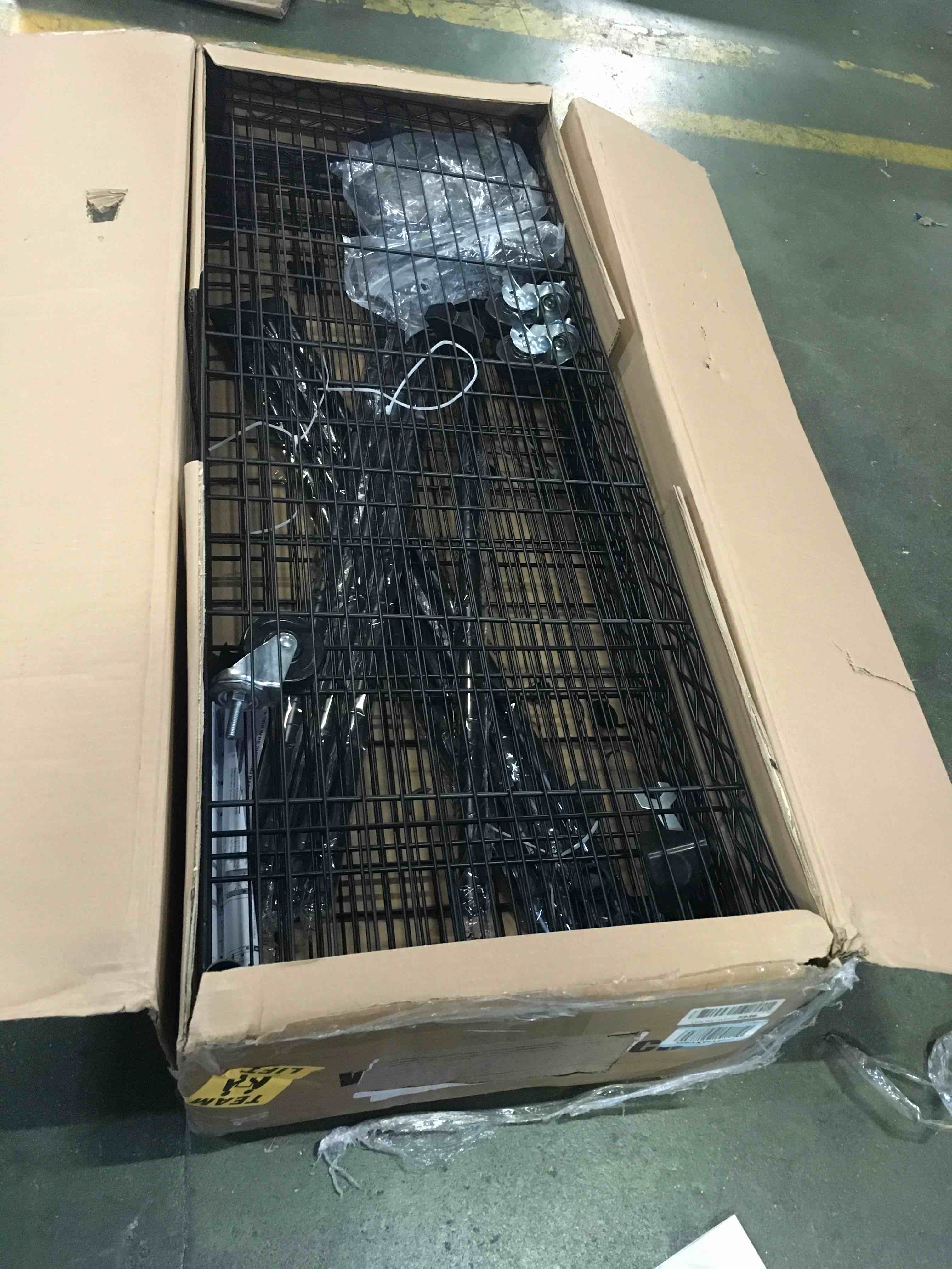 https://s3.amazonaws.com/lotting-images-prod/bidfta/RED5584208_1696004978666.jpeg