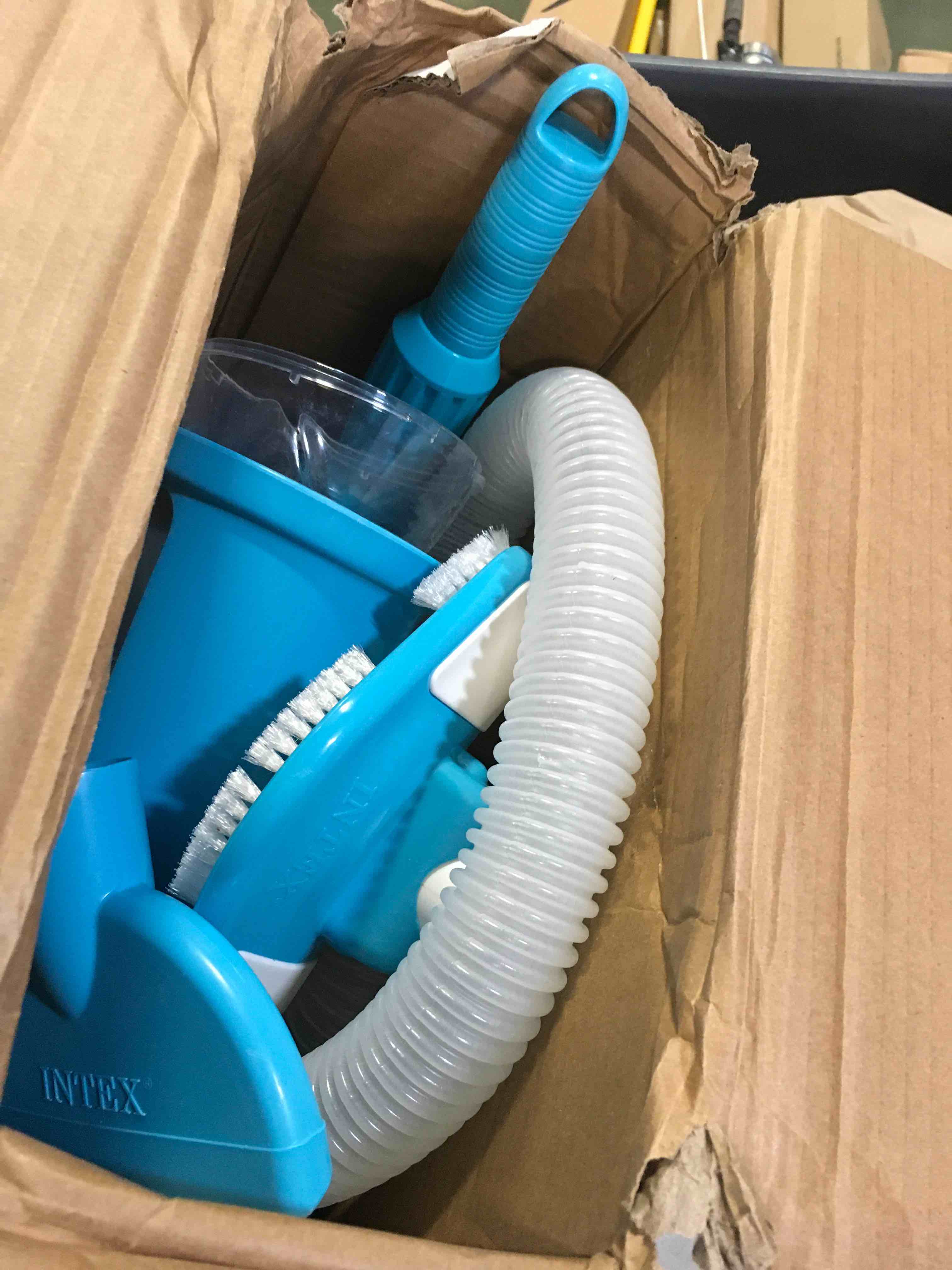 https://s3.amazonaws.com/lotting-images-prod/bidfta/RED5584210_1696005162985.jpeg