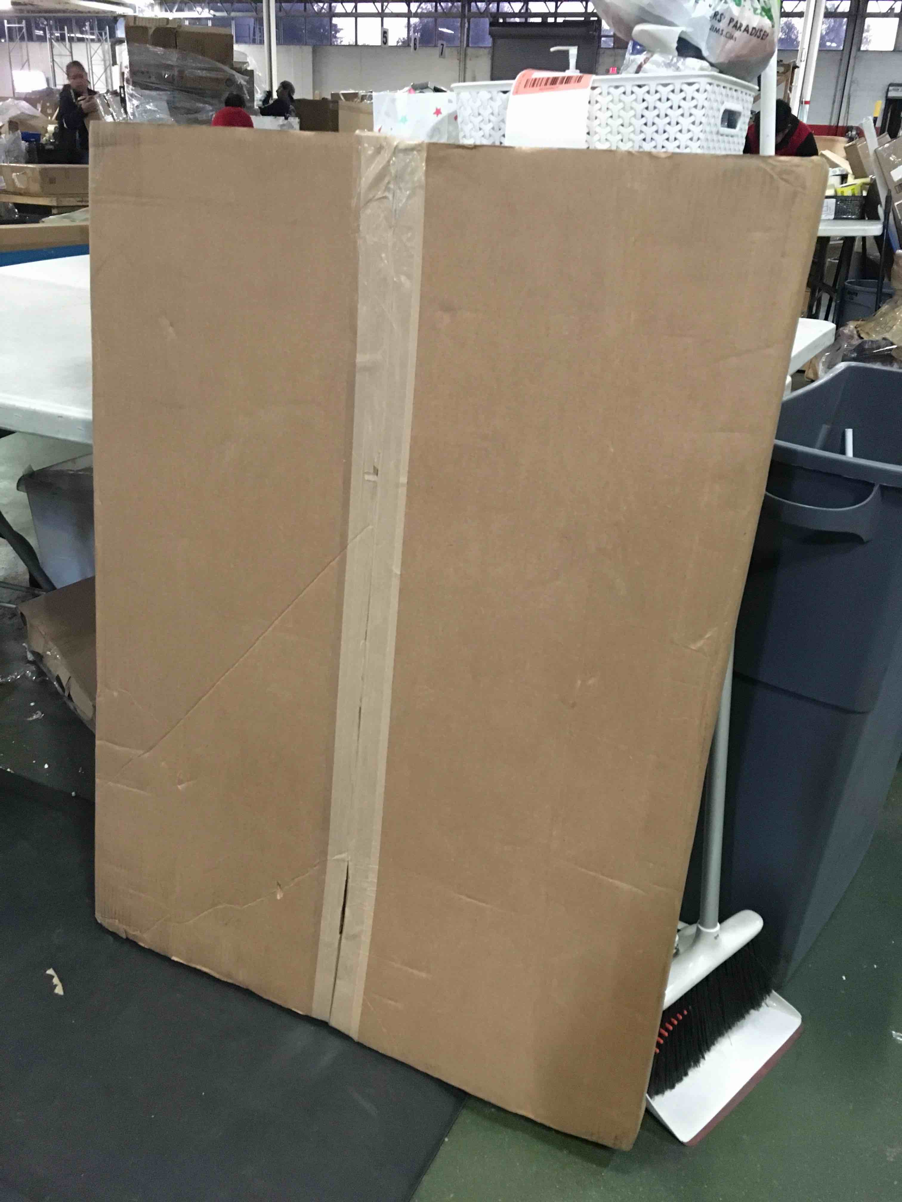 https://s3.amazonaws.com/lotting-images-prod/bidfta/RED5584275_1696245571189.jpeg