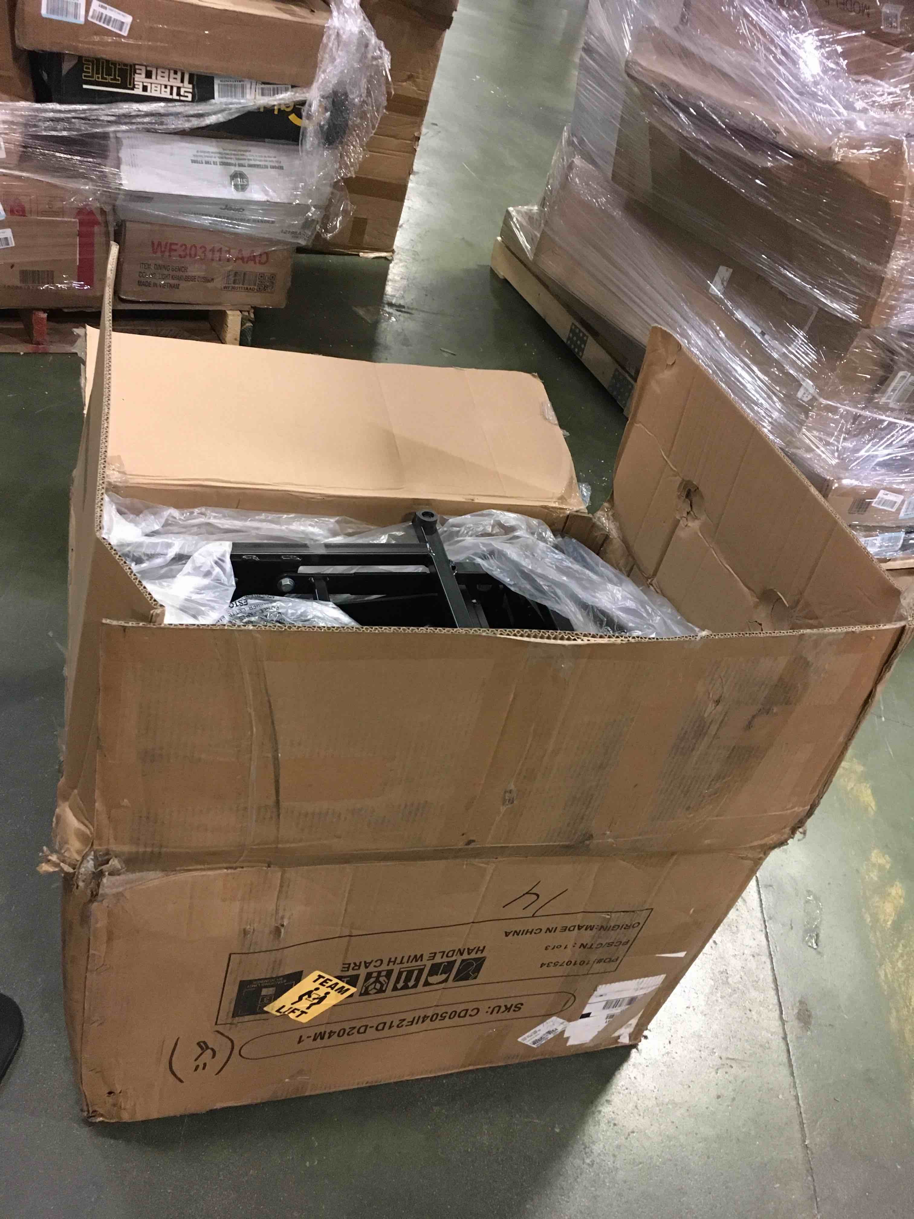 https://s3.amazonaws.com/lotting-images-prod/bidfta/RED5584277_1696245878981.jpeg