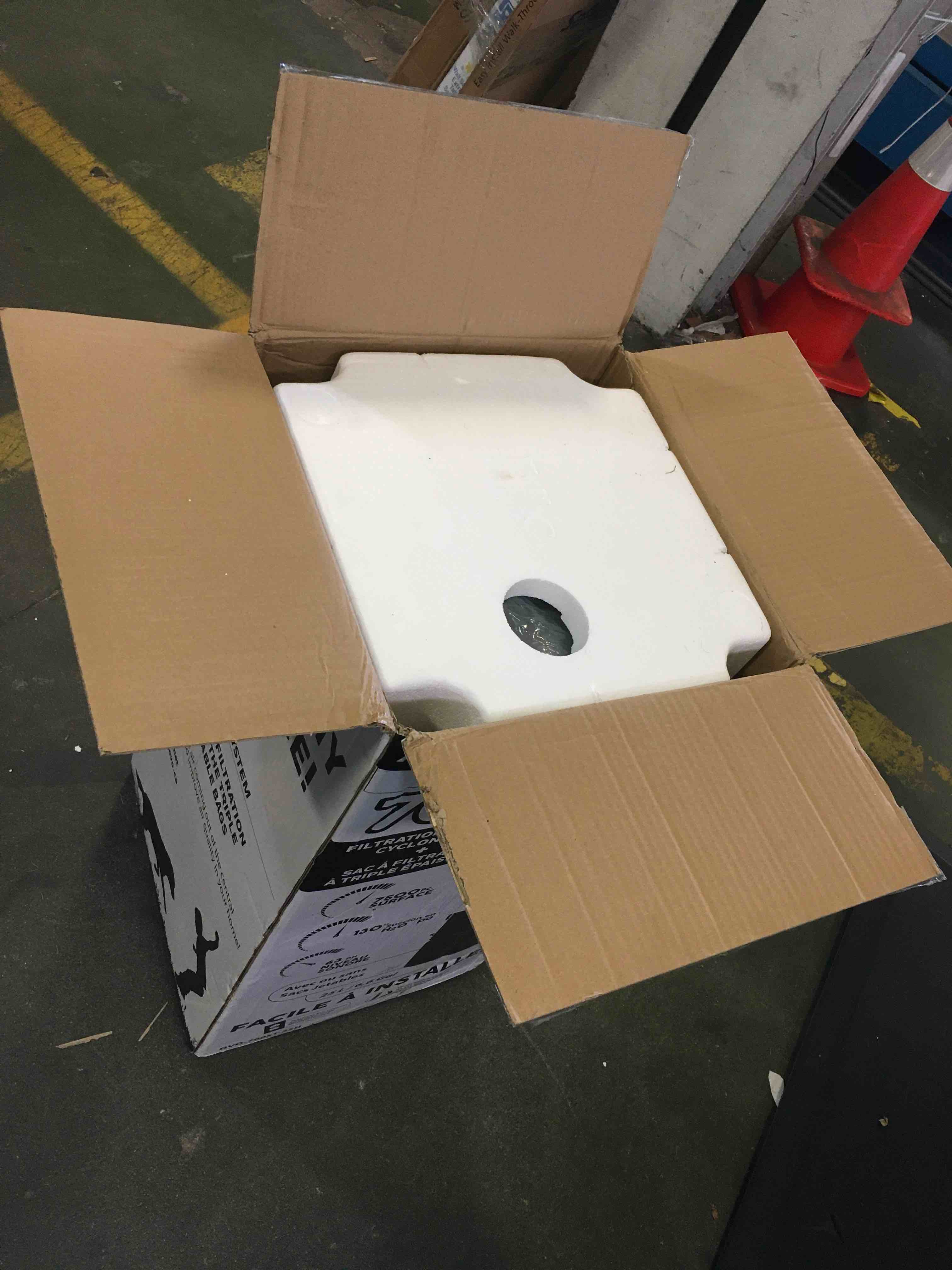 https://s3.amazonaws.com/lotting-images-prod/bidfta/RED5584326_1696252287296.jpeg