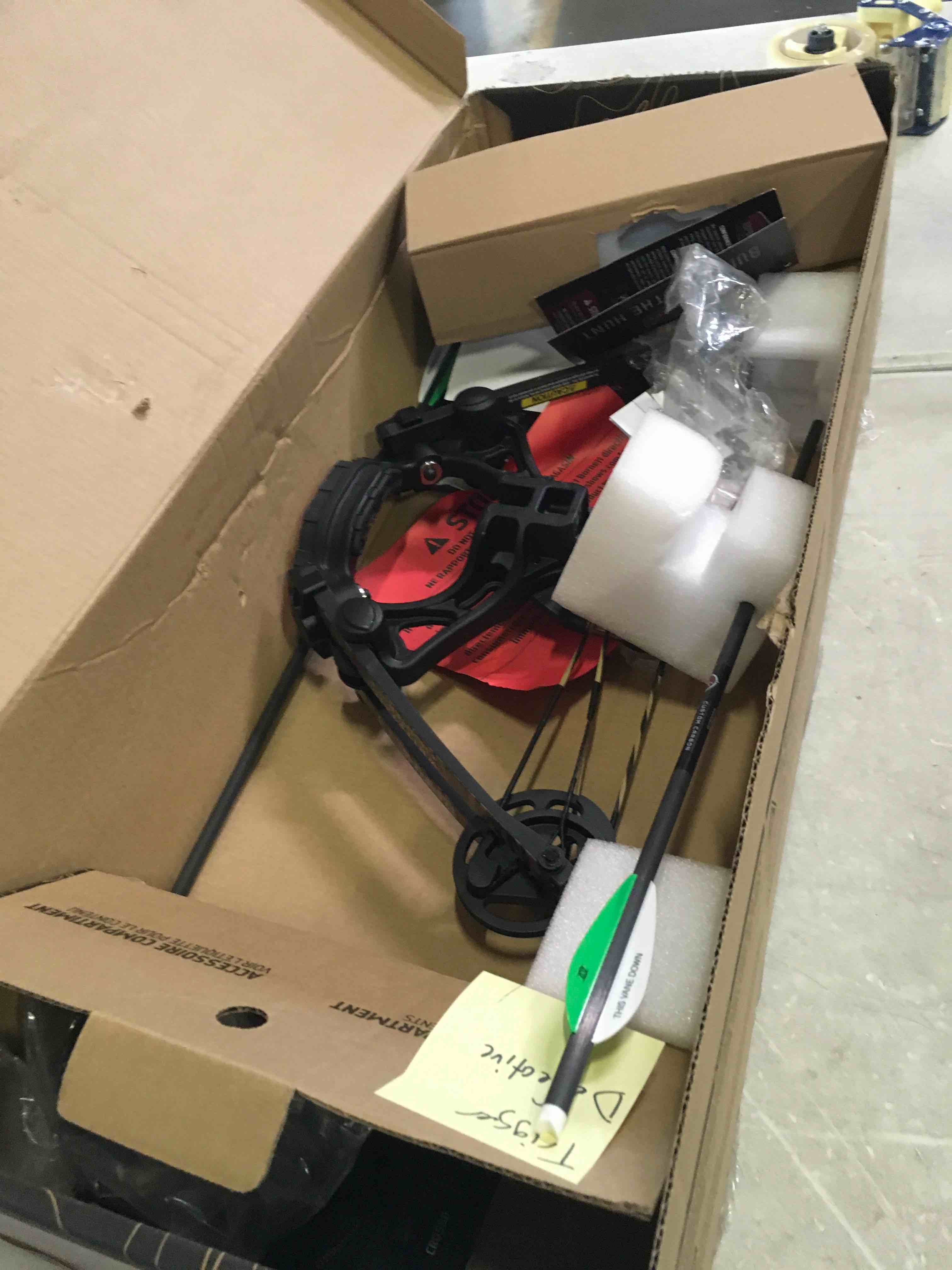 https://s3.amazonaws.com/lotting-images-prod/bidfta/RED5584333_1696253909947.jpeg