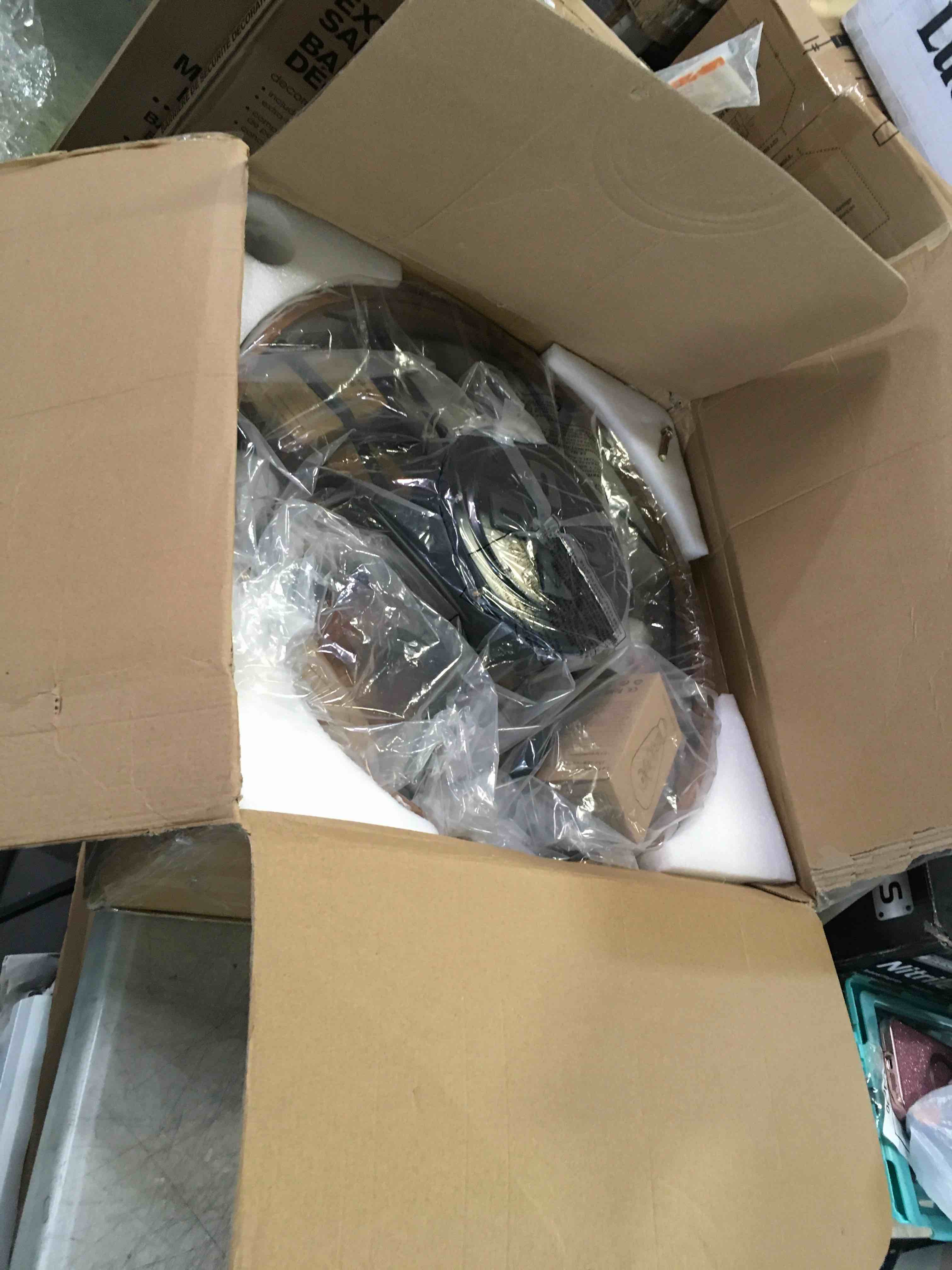 https://s3.amazonaws.com/lotting-images-prod/bidfta/RED5584520_1696337012398.jpeg
