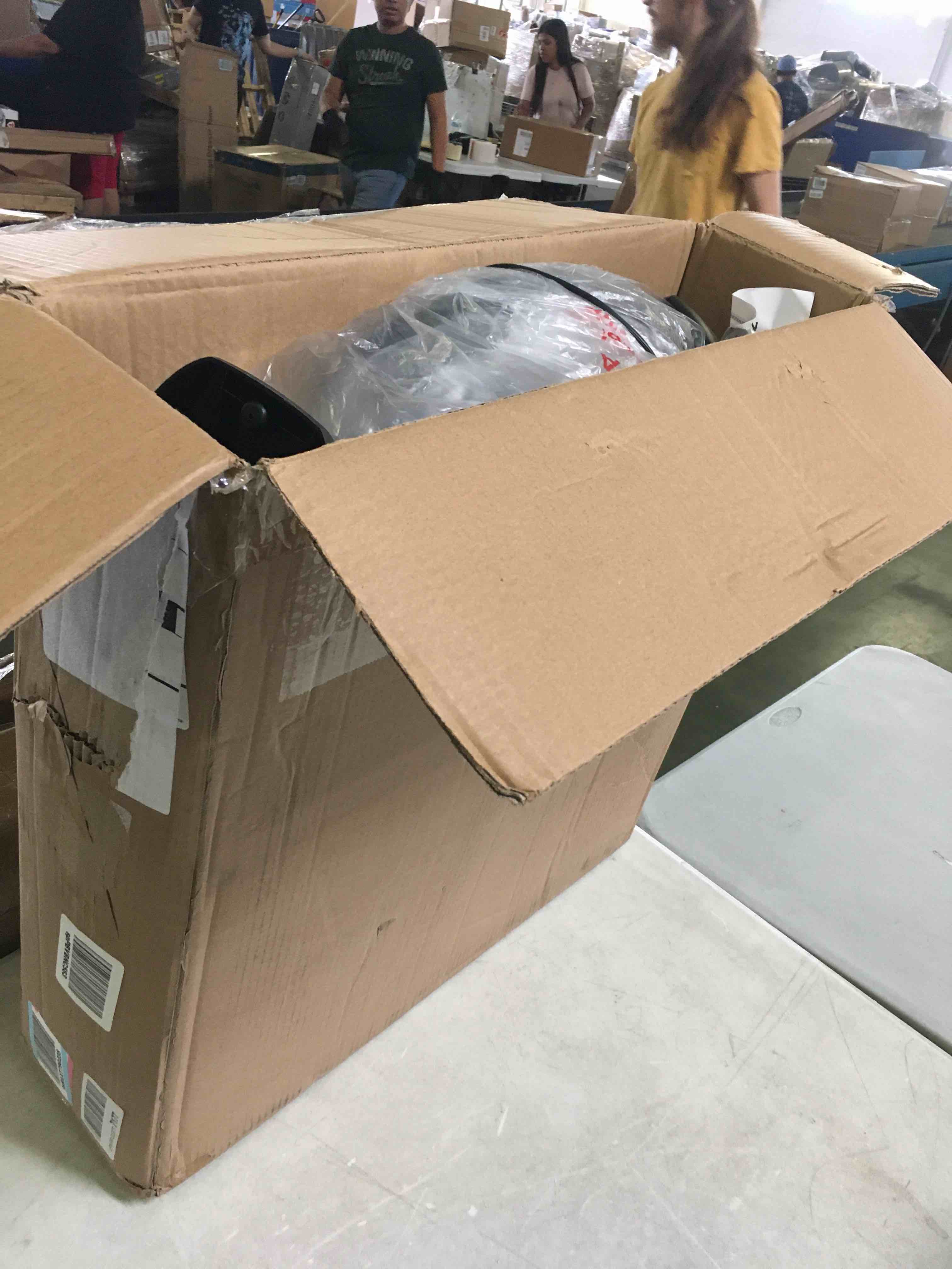 https://s3.amazonaws.com/lotting-images-prod/bidfta/RED5584873_1696447483352.jpeg