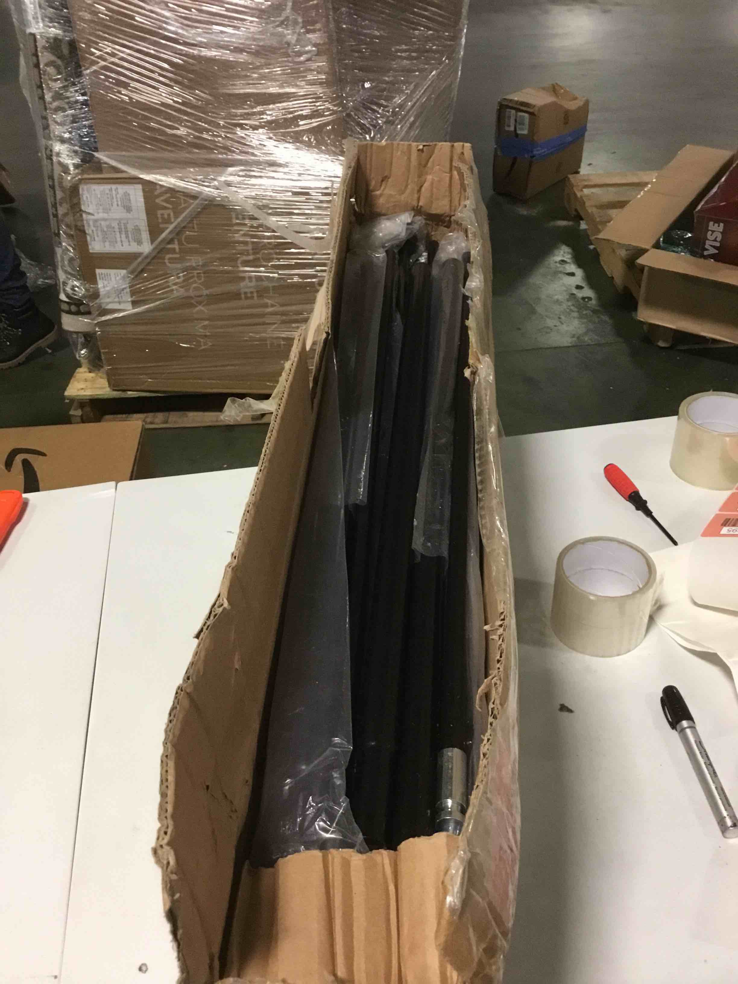 https://s3.amazonaws.com/lotting-images-prod/bidfta/RED5586387_1696418762313.jpeg