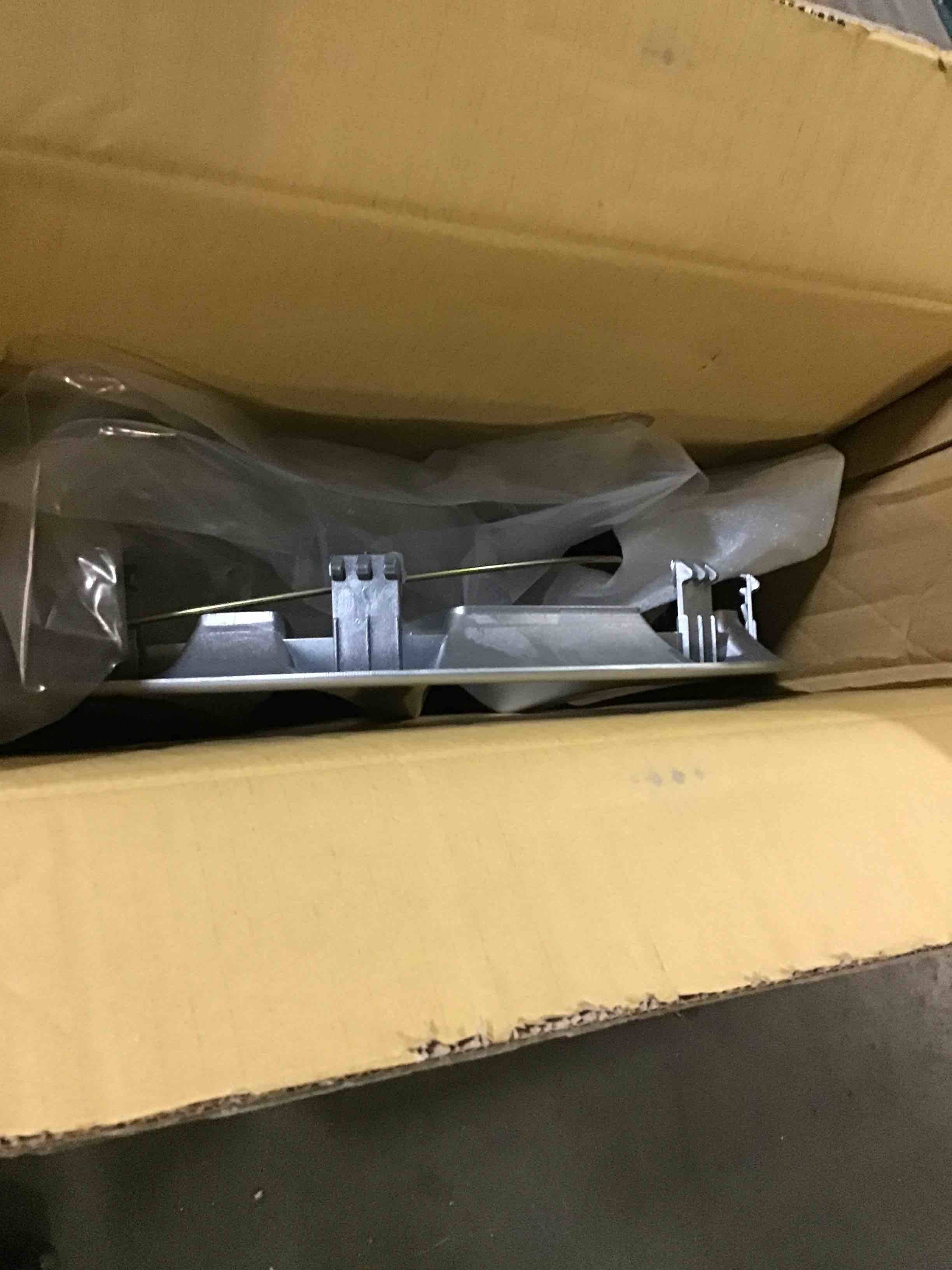 https://s3.amazonaws.com/lotting-images-prod/bidfta/RED5586532_1695825238554.jpeg