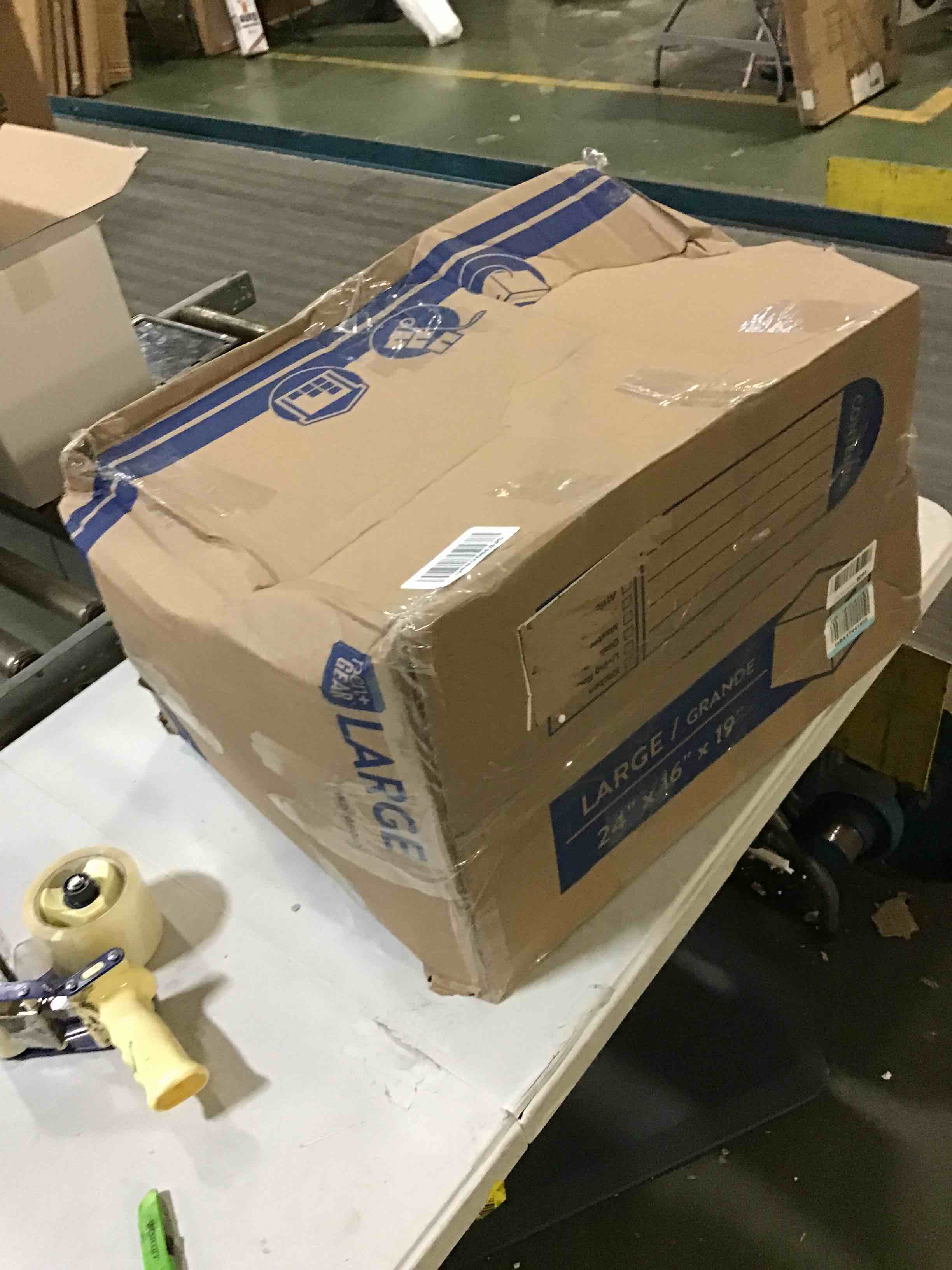 https://s3.amazonaws.com/lotting-images-prod/bidfta/RED5586541_1695826210101.jpeg