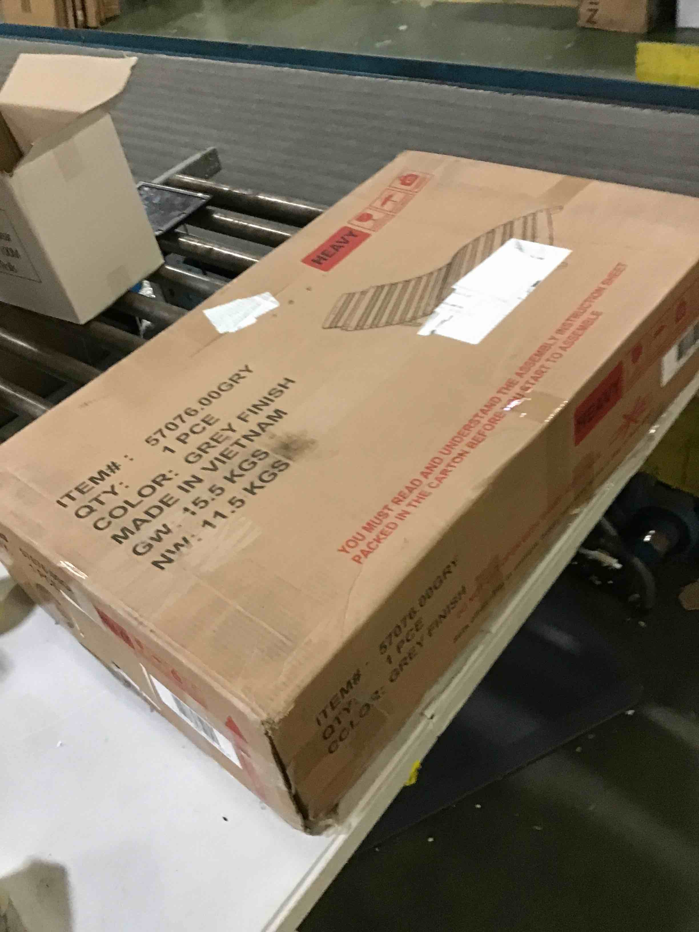 https://s3.amazonaws.com/lotting-images-prod/bidfta/RED5586556_1695827882626.jpeg