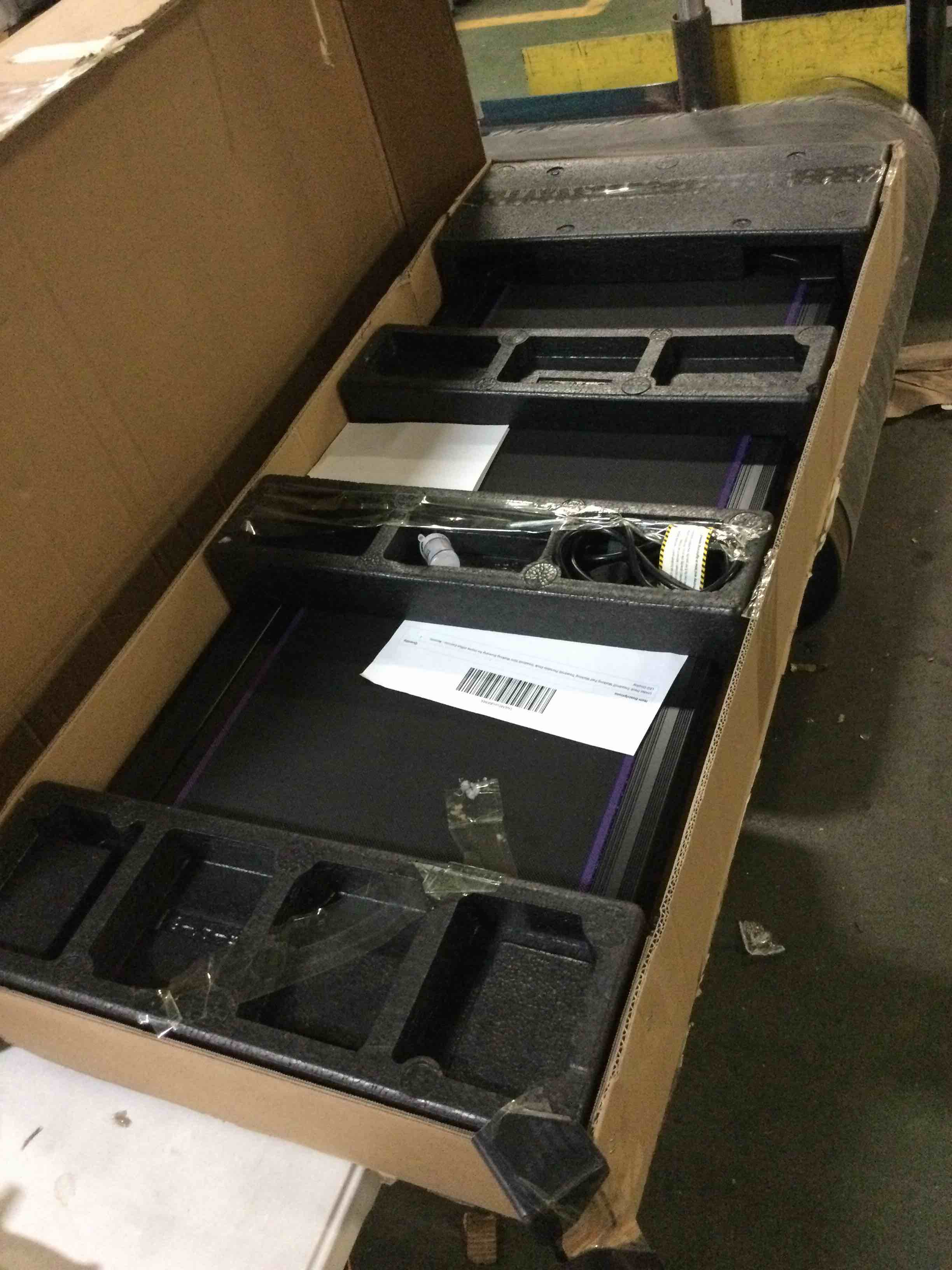 https://s3.amazonaws.com/lotting-images-prod/bidfta/RED5586639_1695842981172.jpeg