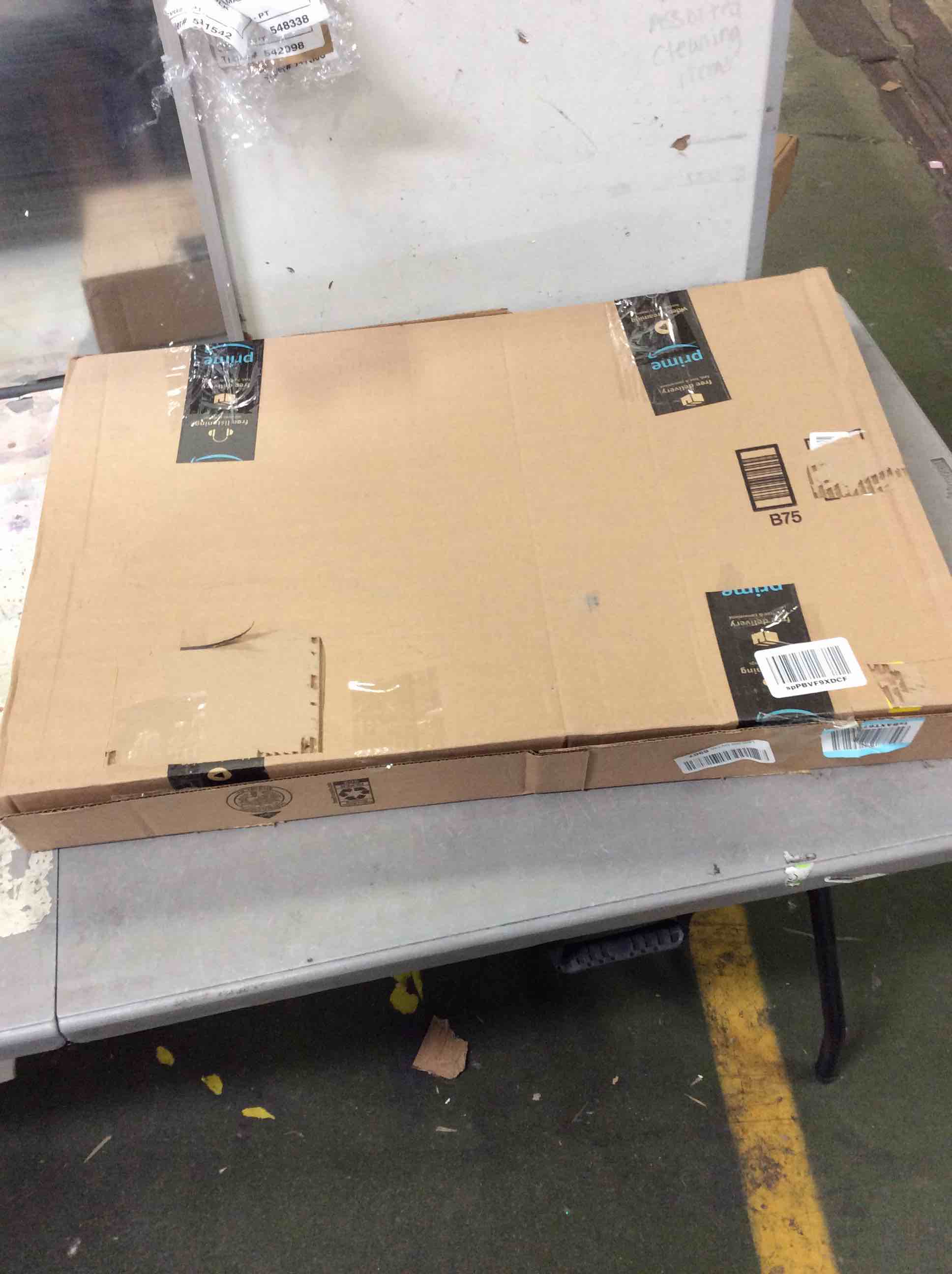 https://s3.amazonaws.com/lotting-images-prod/bidfta/RED5586943_1696263771033.jpeg