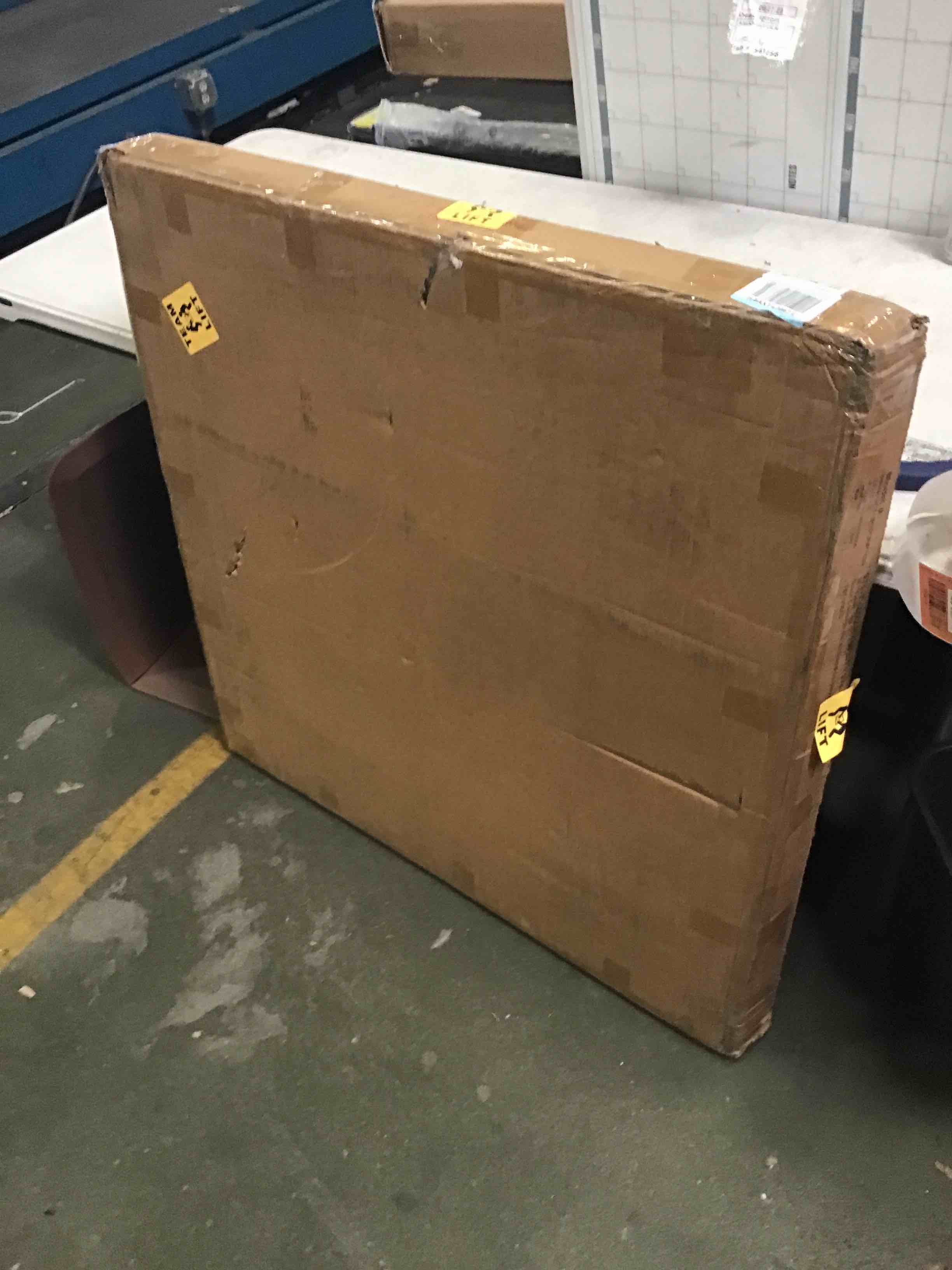 https://s3.amazonaws.com/lotting-images-prod/bidfta/RED5587144_1696344288148.jpeg