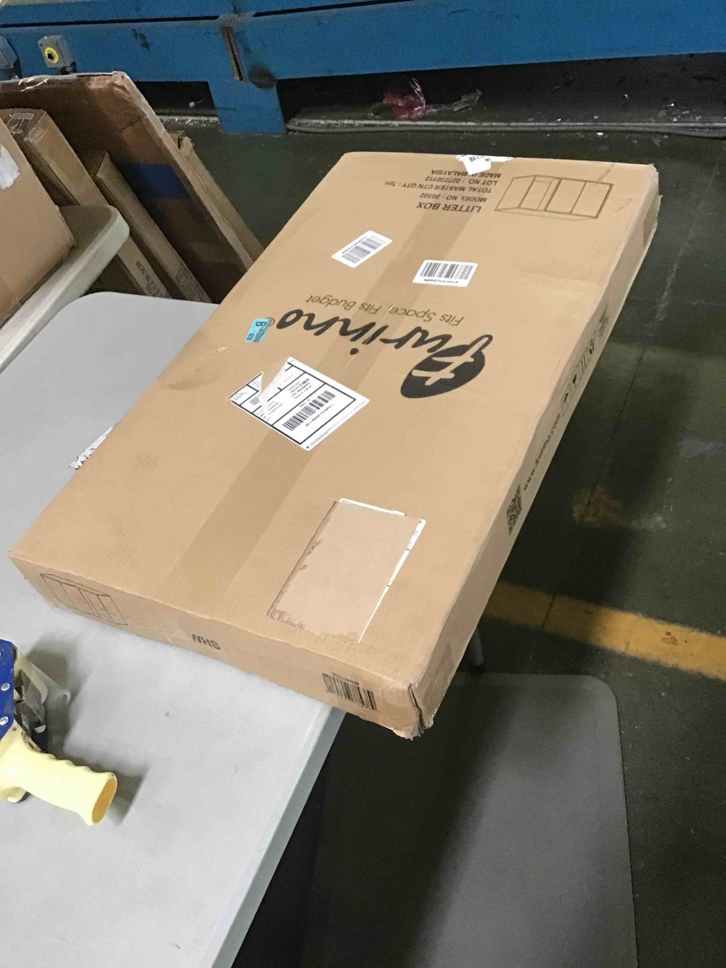 https://s3.amazonaws.com/lotting-images-prod/bidfta/RED5587457_1696448304208.jpeg