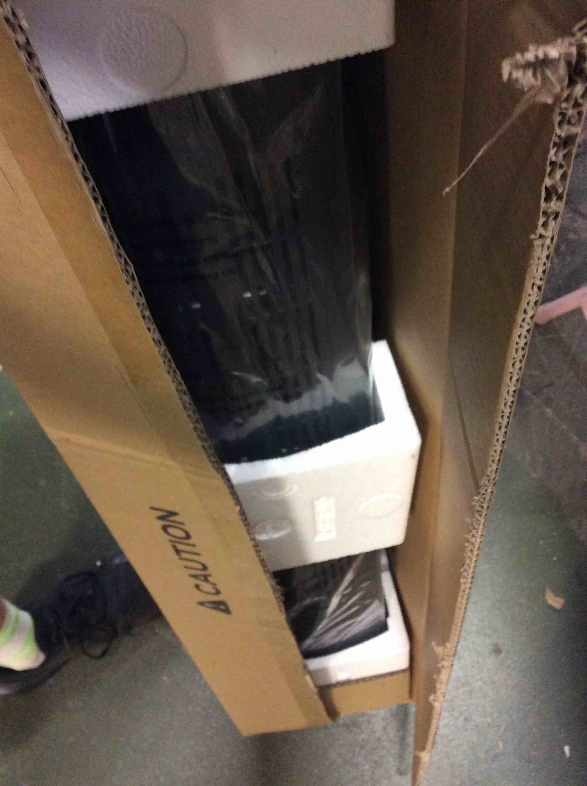 https://s3.amazonaws.com/lotting-images-prod/bidfta/RED5587676_1696597140501.jpeg