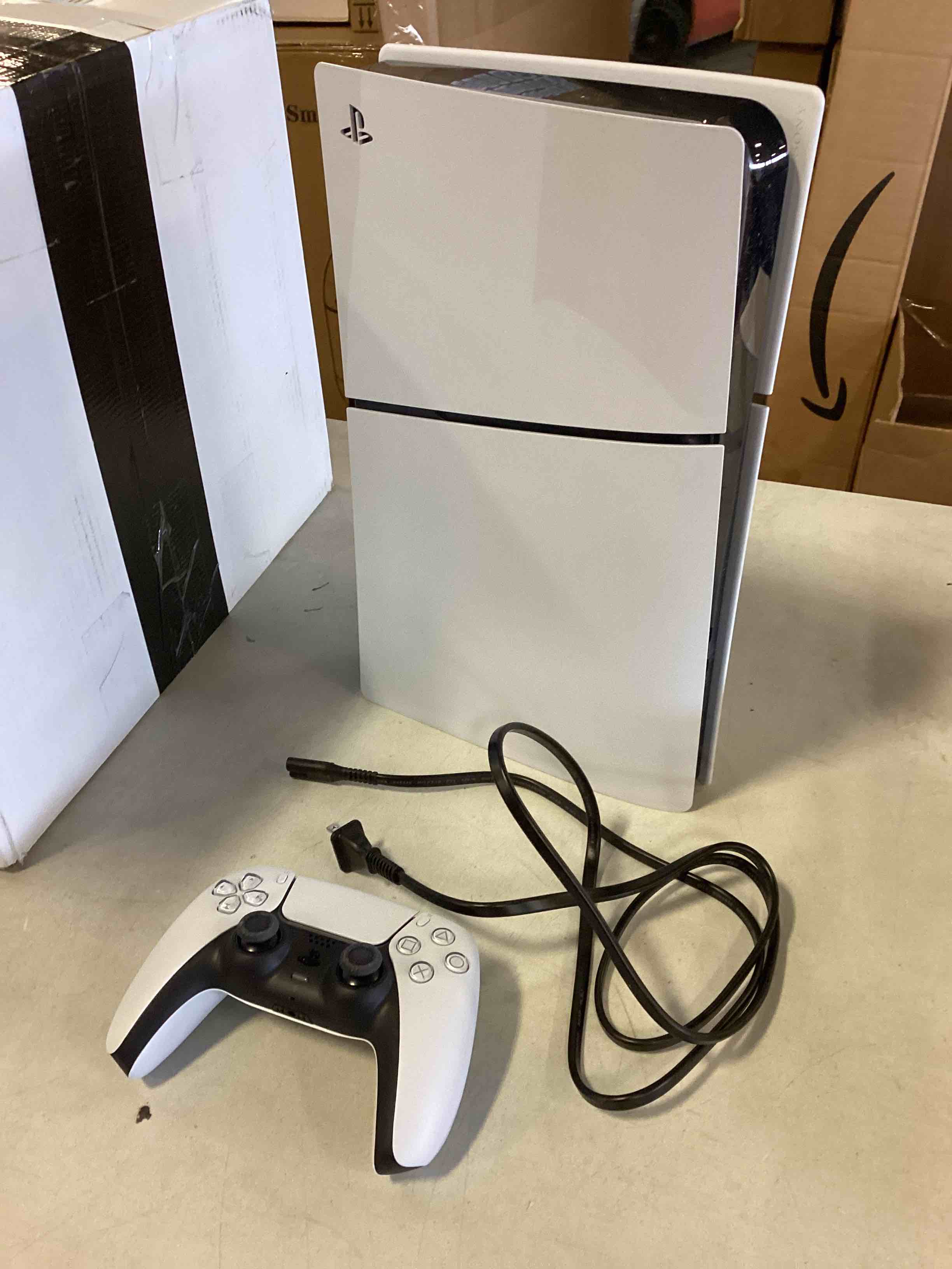 https://s3.amazonaws.com/lotting-images-prod/bidfta/RED5604279_1704397080599.jpeg