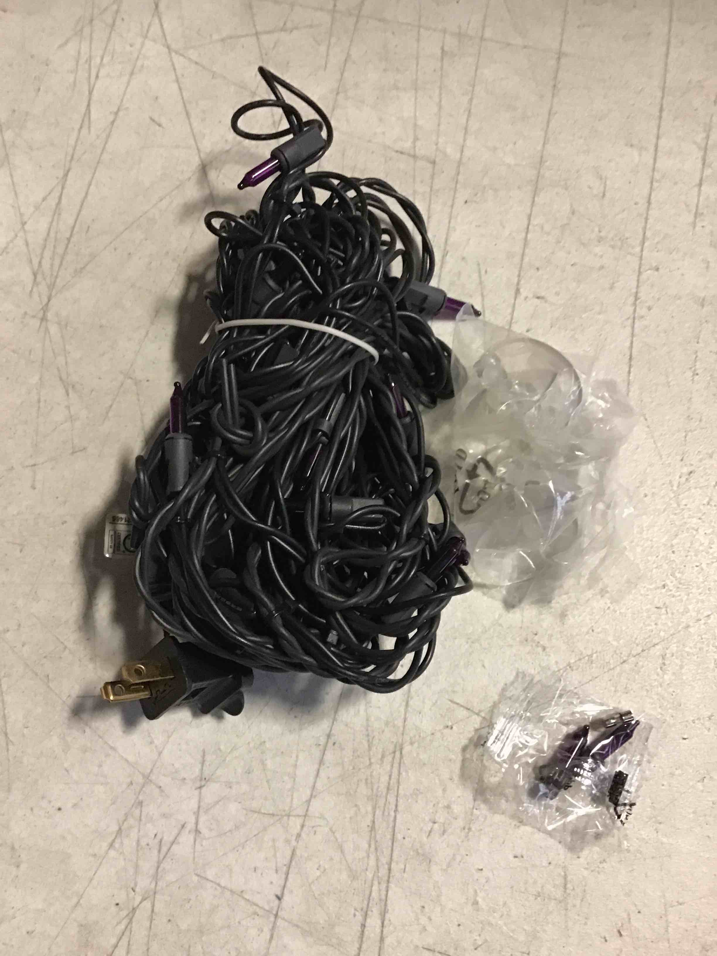 https://s3.amazonaws.com/lotting-images-prod/bidfta/RED5610699_1701439477812.jpeg