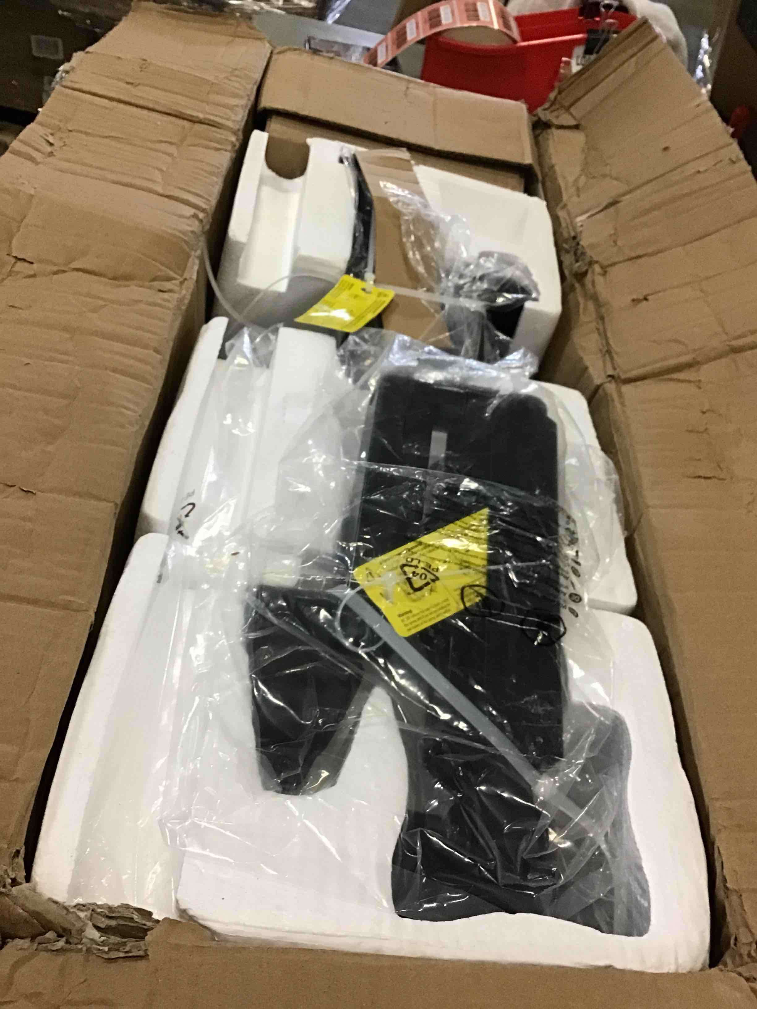 https://s3.amazonaws.com/lotting-images-prod/bidfta/RED5612091_1697029437958.jpeg